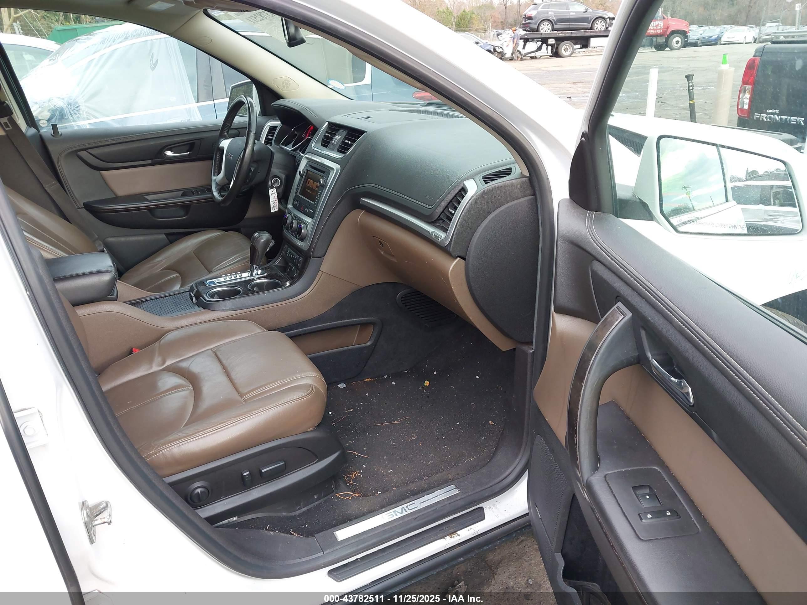GMC ACADIA image 5