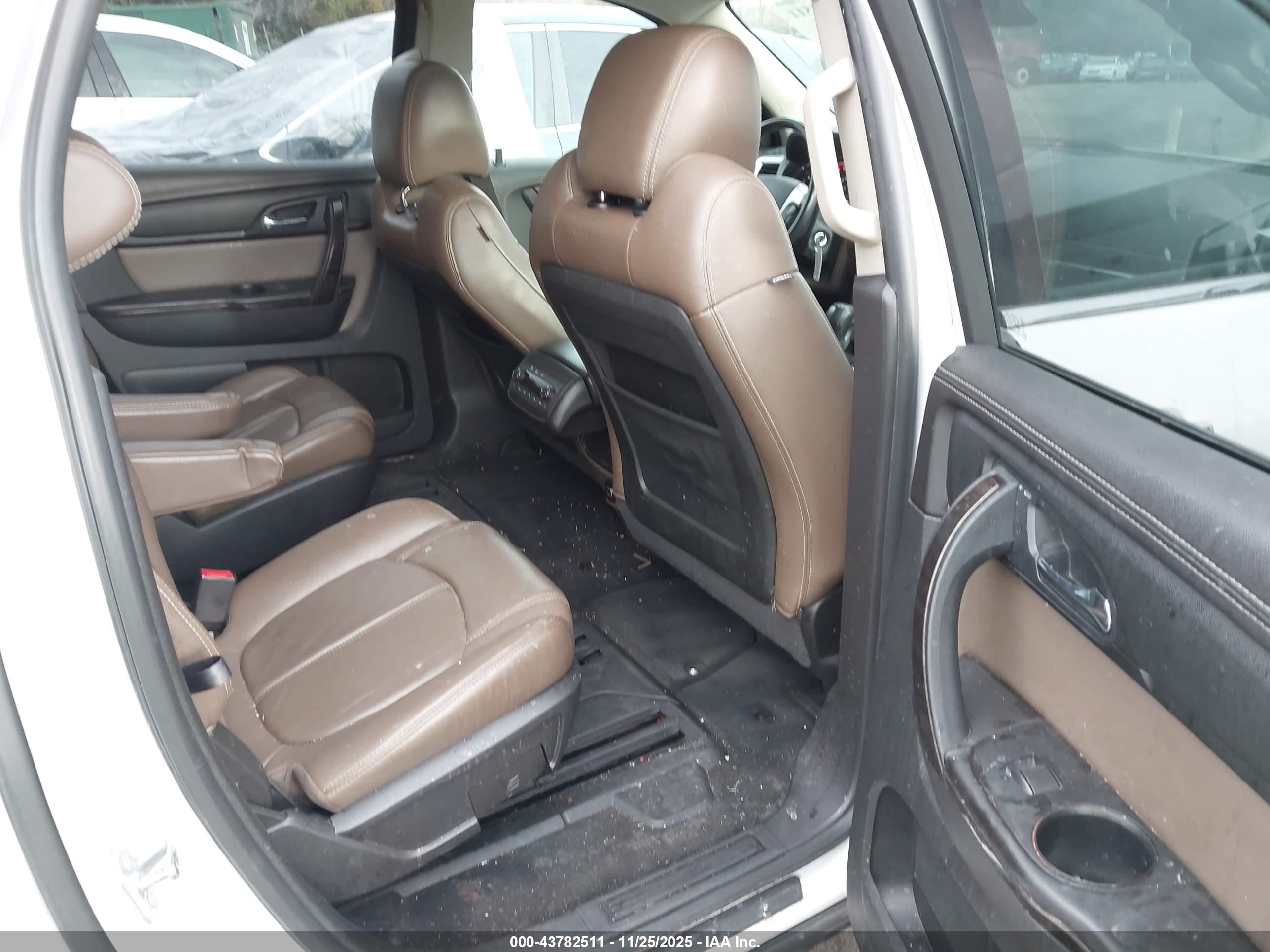 GMC ACADIA image 8