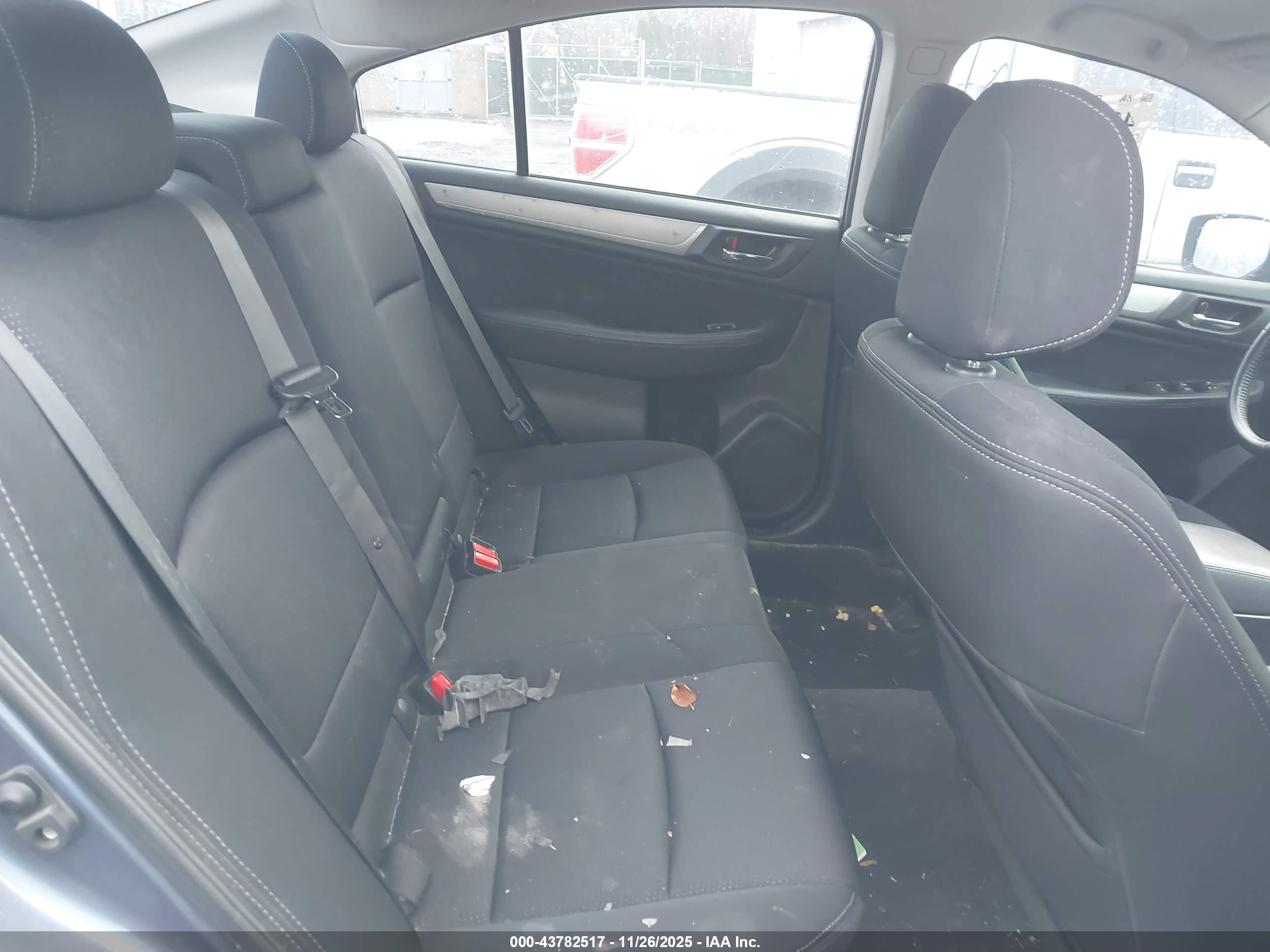 SUBARU LEGACY image 8