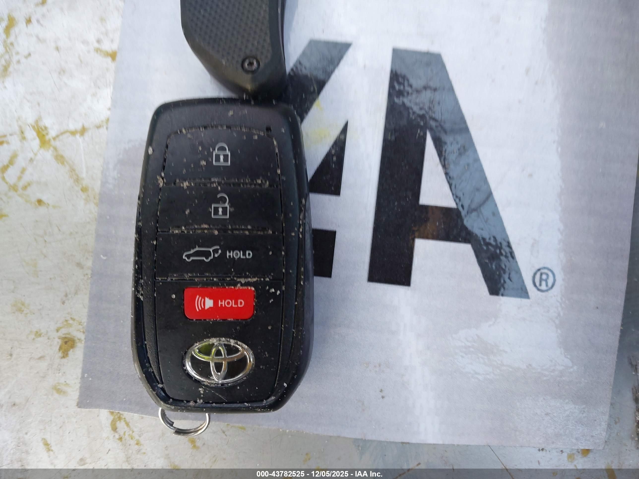 TOYOTA CROWN image 11