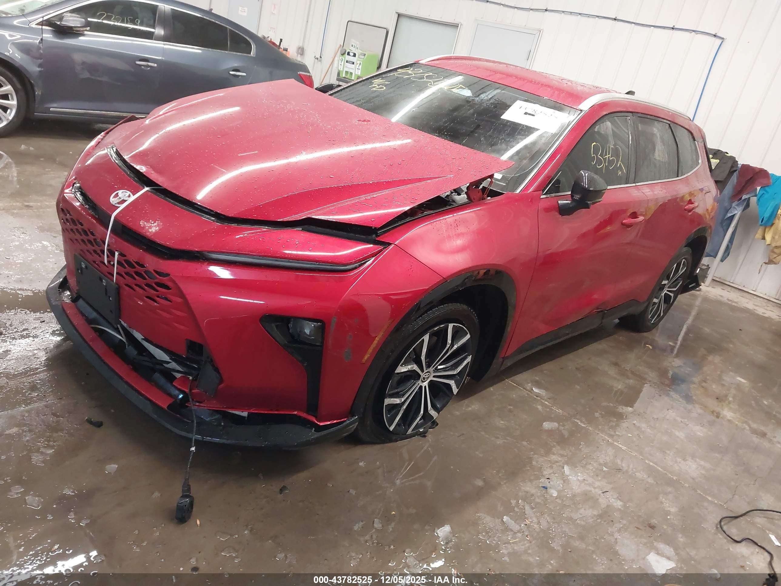 TOYOTA CROWN image 2