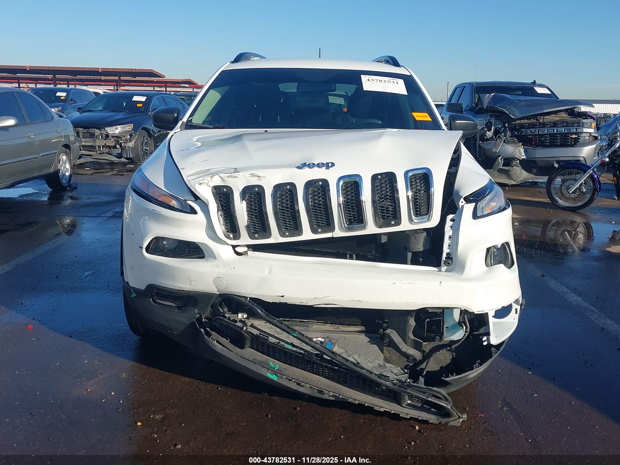 JEEP CHEROKEE image 6