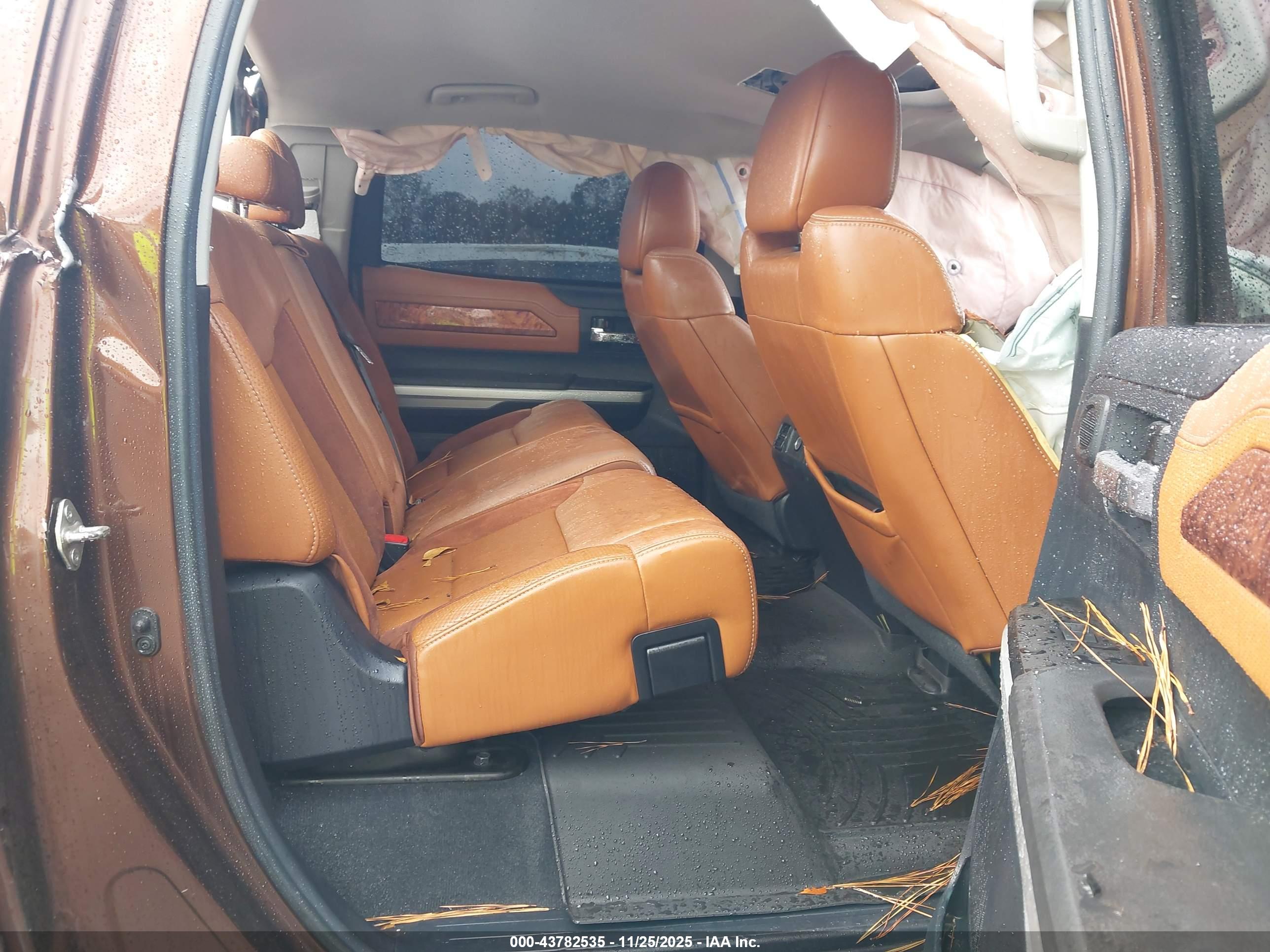 TOYOTA TUNDRA image 8