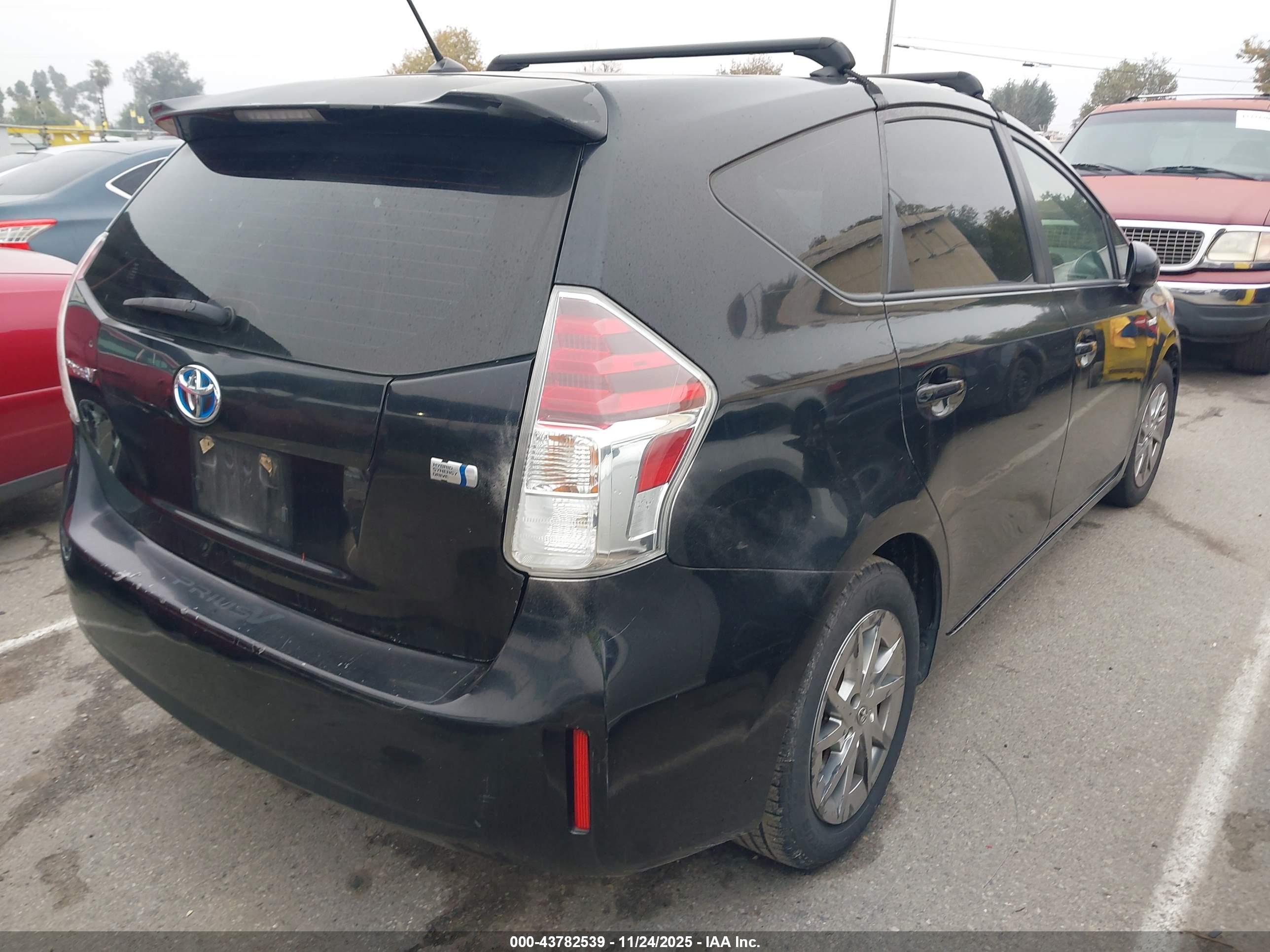 TOYOTA PRIUS image 4