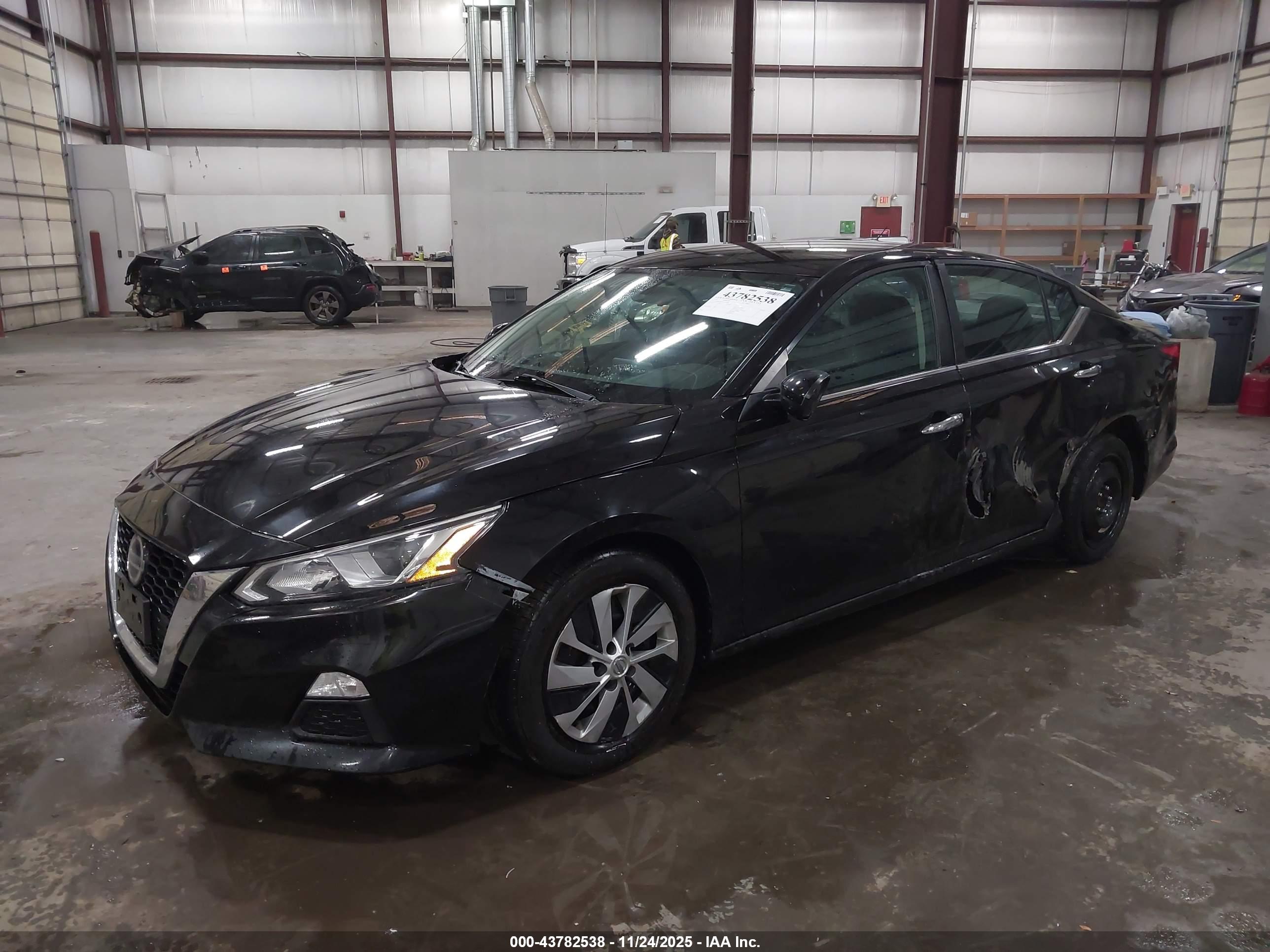 NISSAN ALTIMA image 2