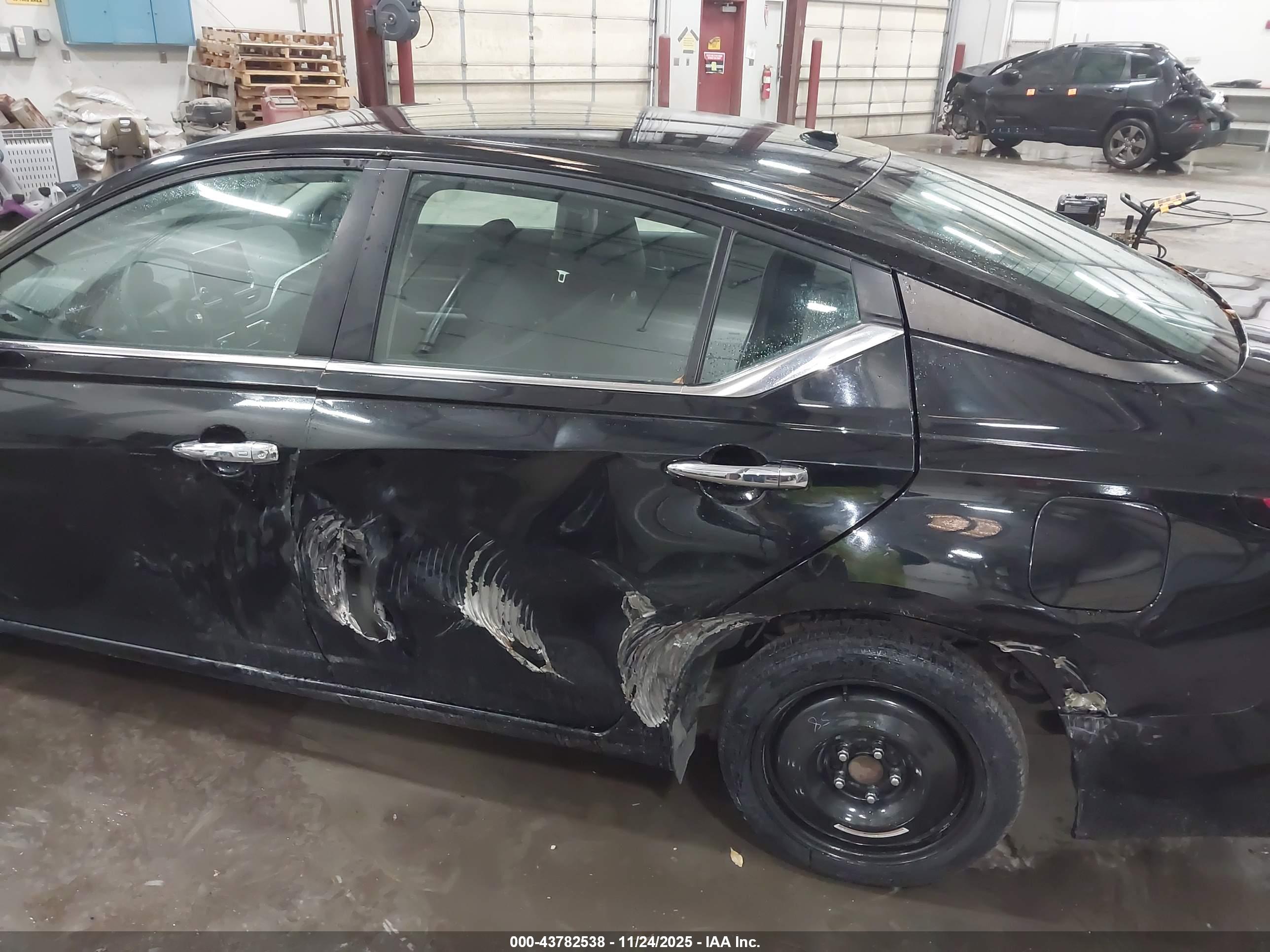 NISSAN ALTIMA image 6