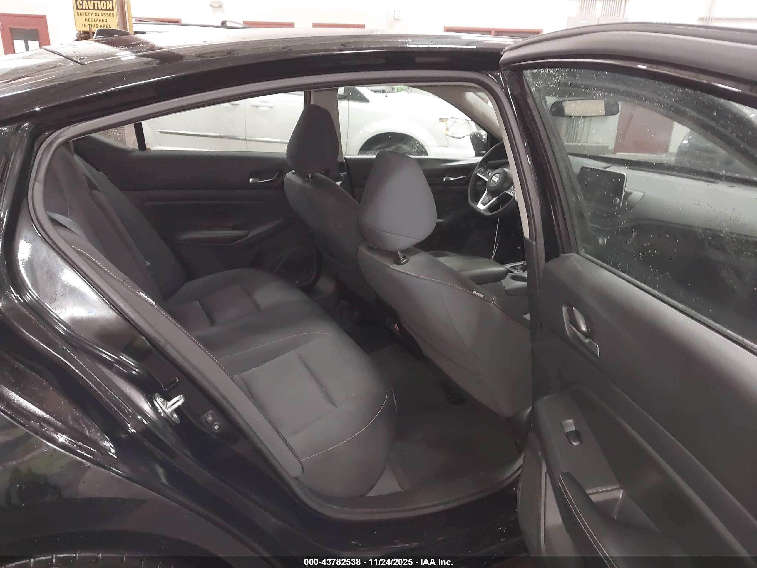 NISSAN ALTIMA image 8