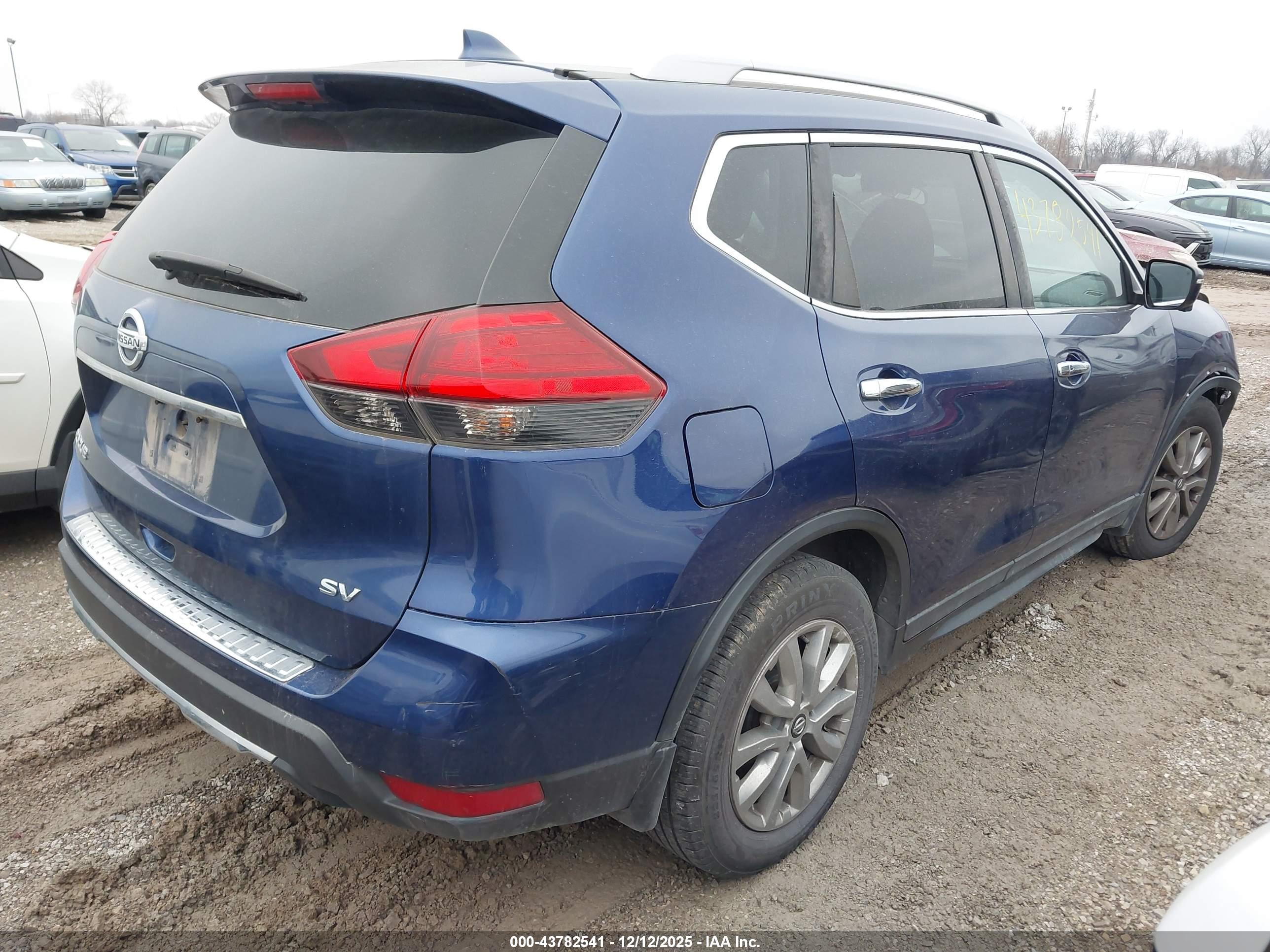 NISSAN ROGUE image 4
