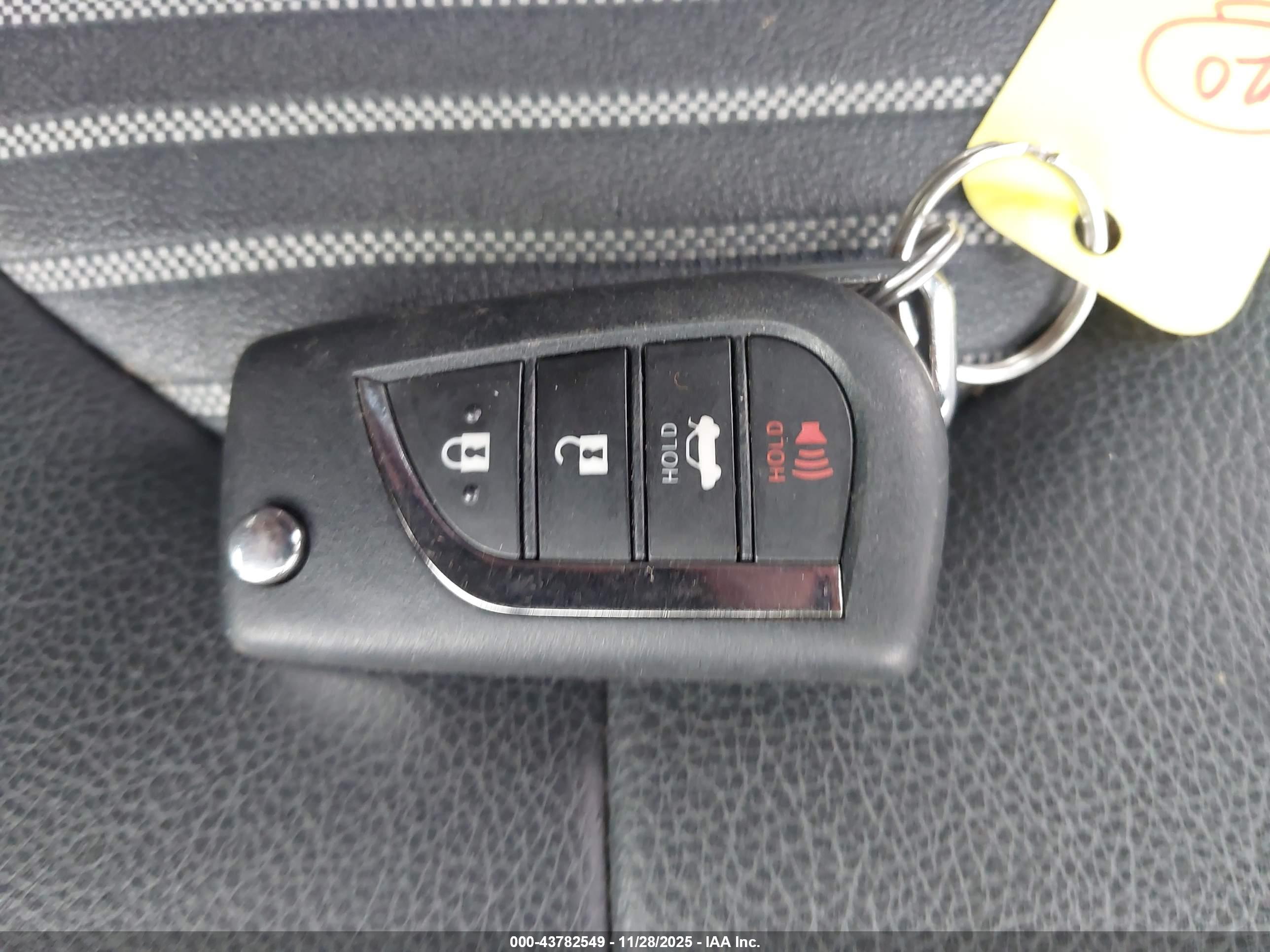 TOYOTA CAMRY image 11