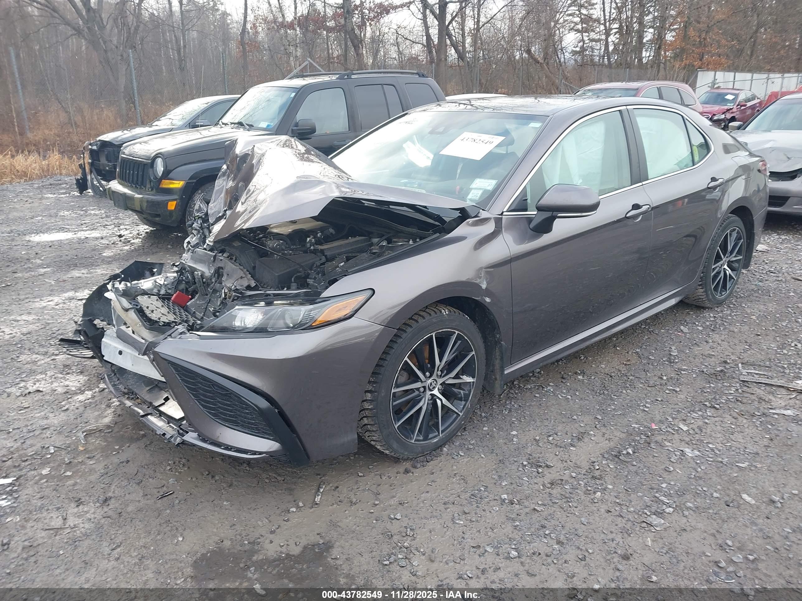 TOYOTA CAMRY image 2