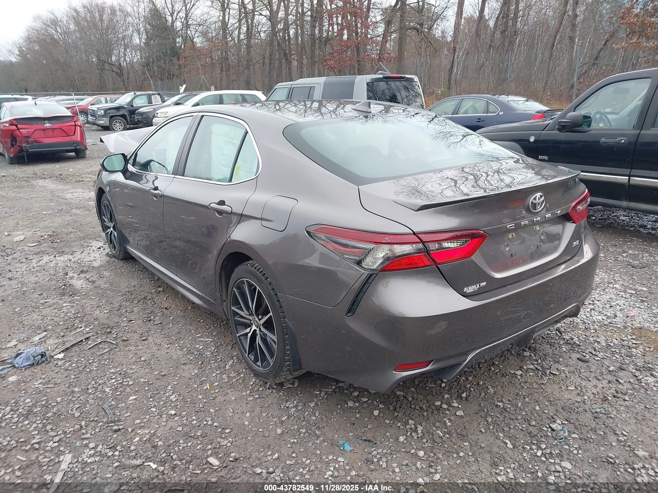 TOYOTA CAMRY image 3