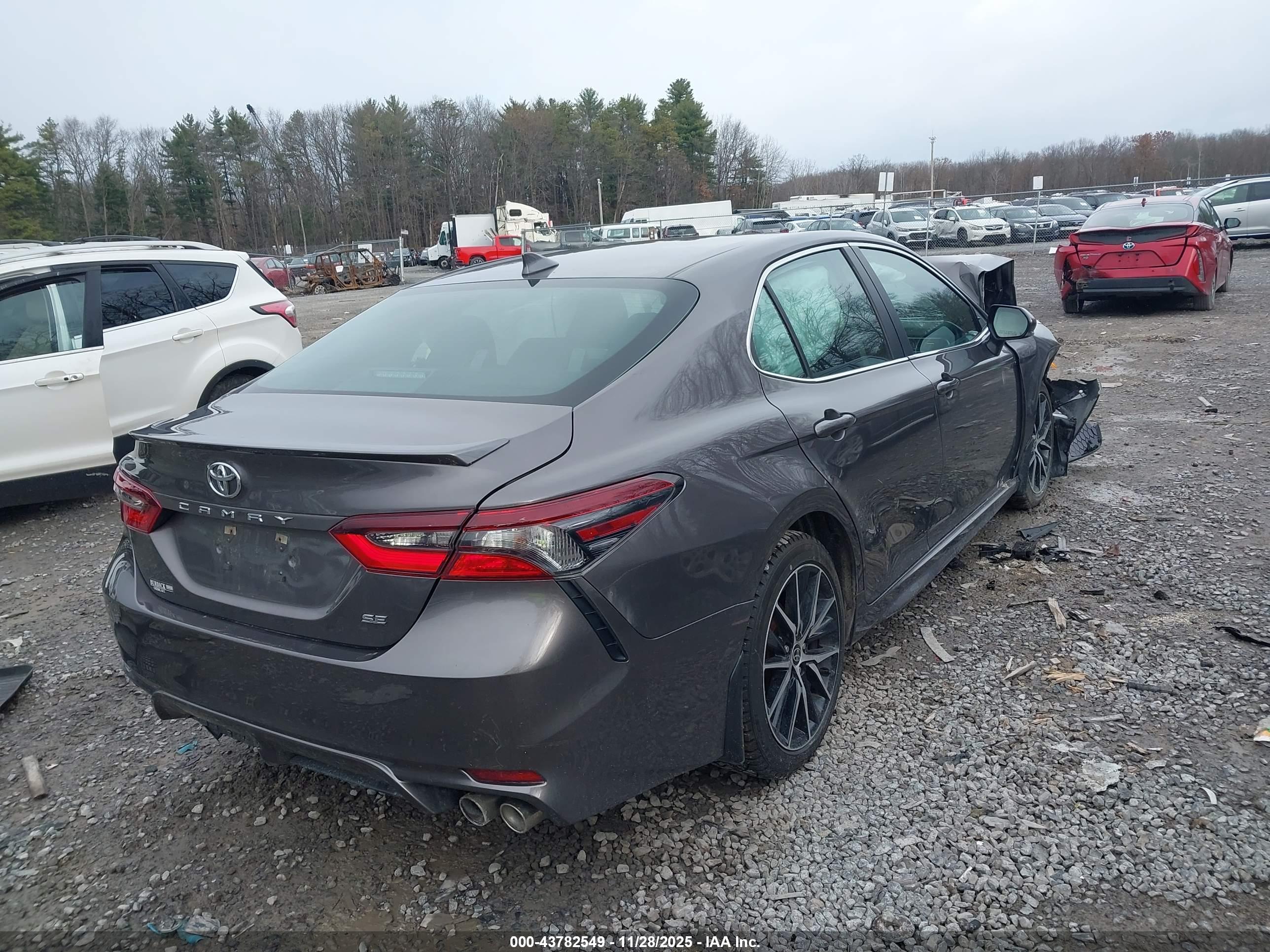 TOYOTA CAMRY image 4