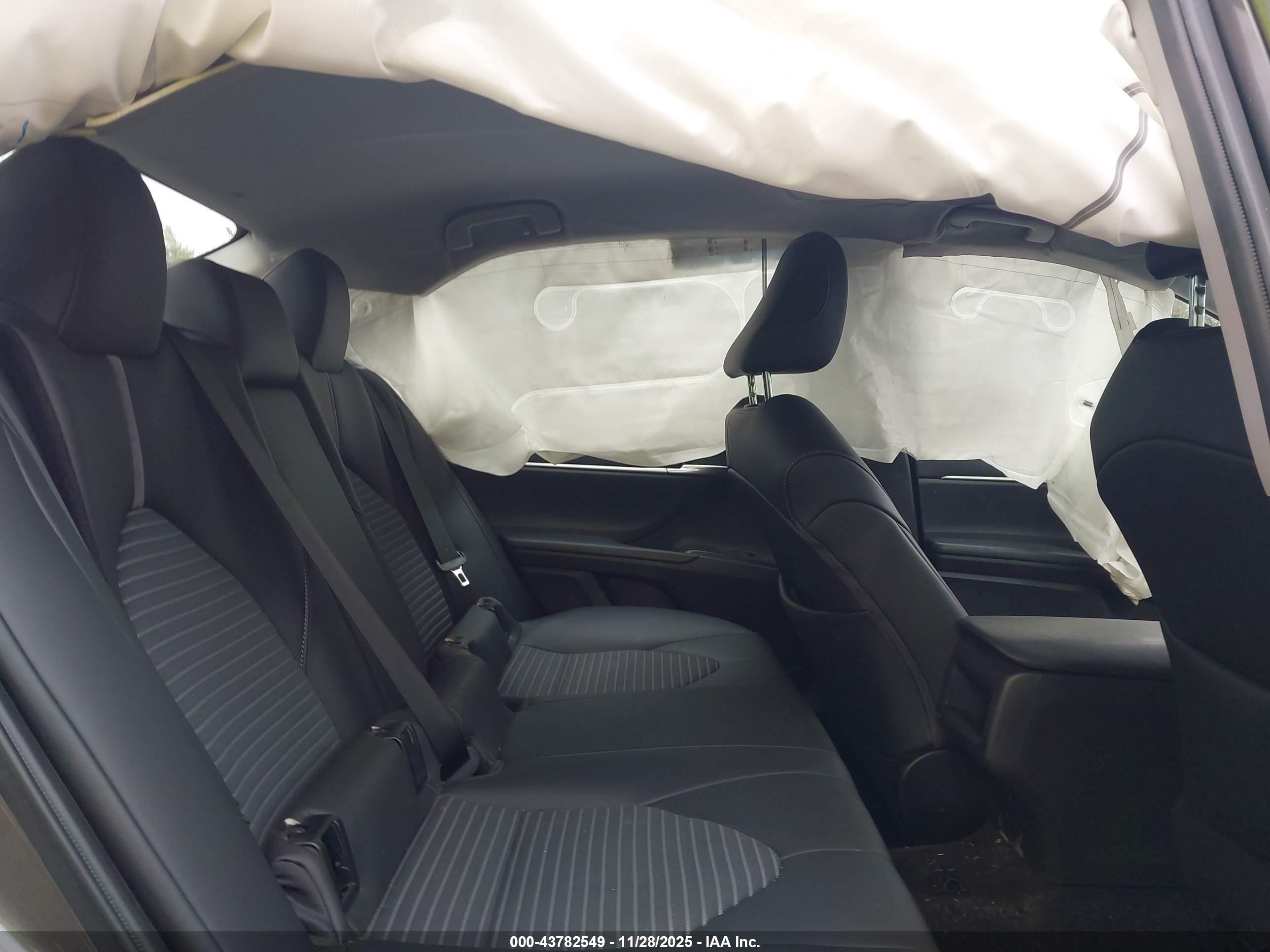 TOYOTA CAMRY image 8