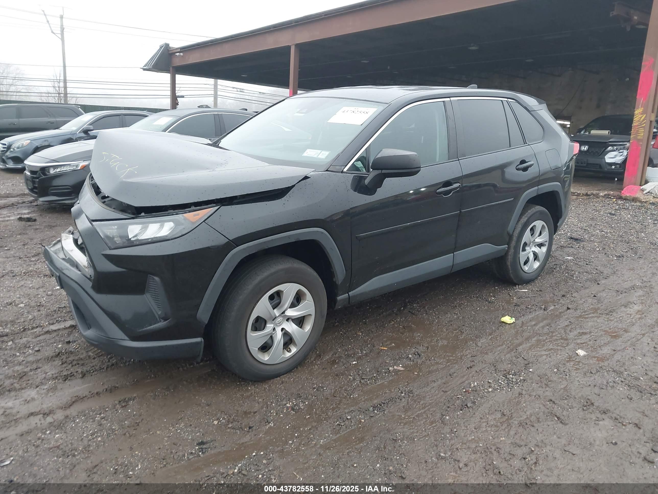 TOYOTA RAV4 image 2
