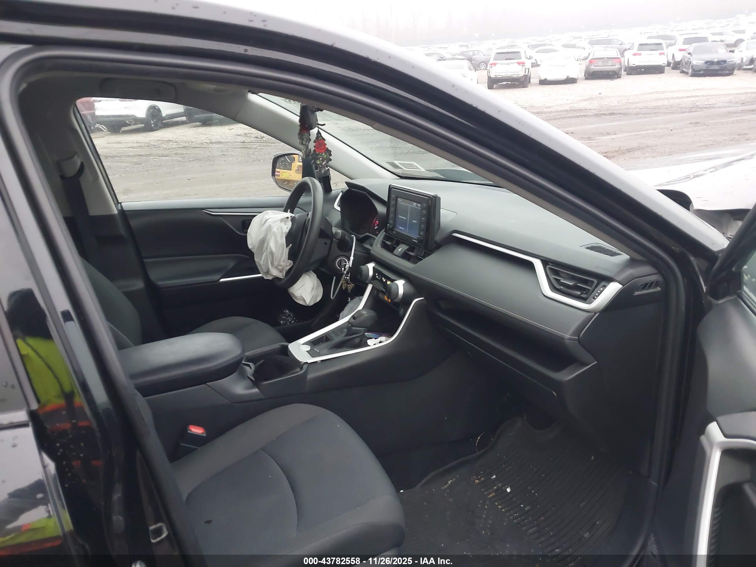 TOYOTA RAV4 image 5