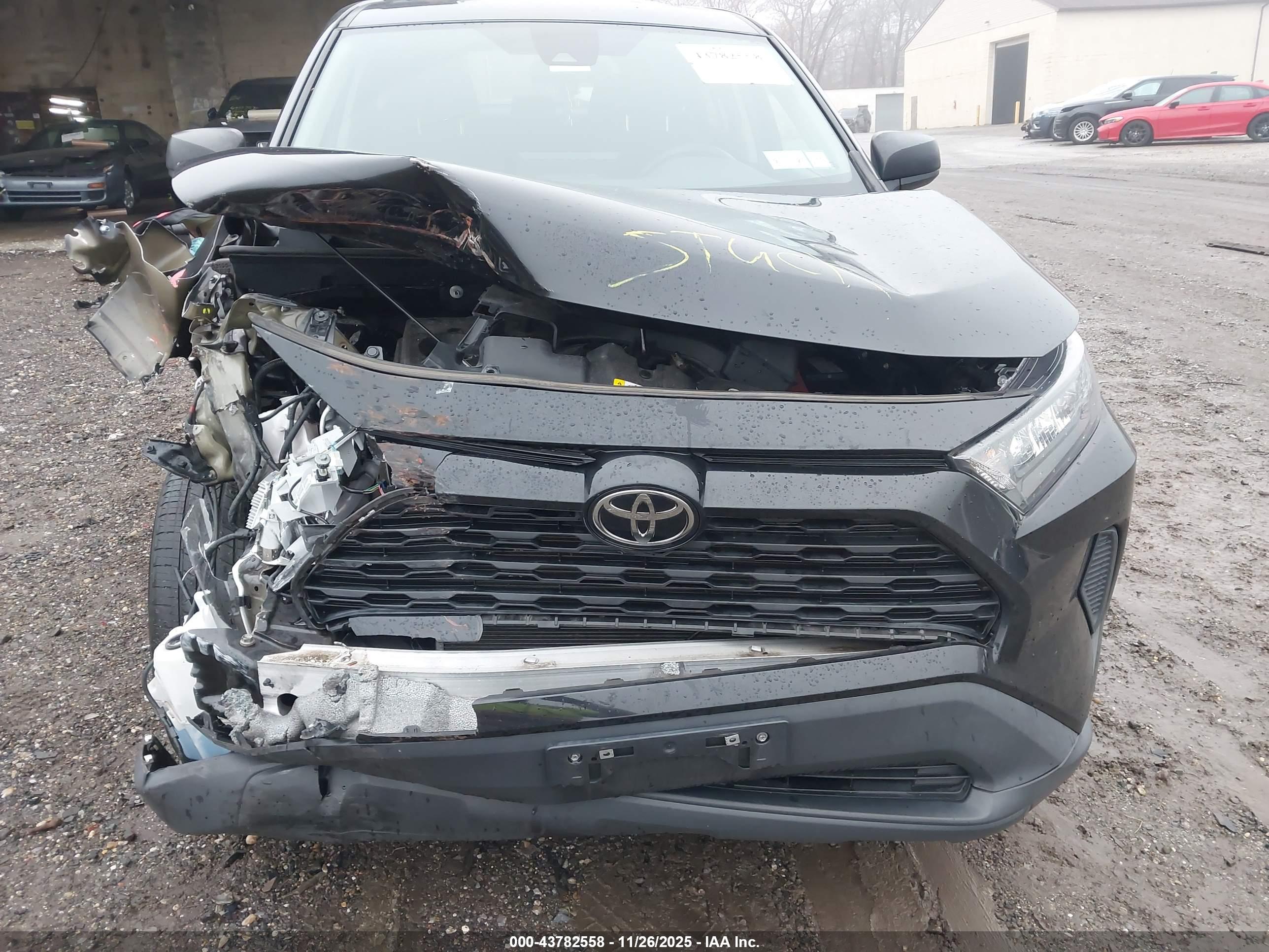 TOYOTA RAV4 image 6