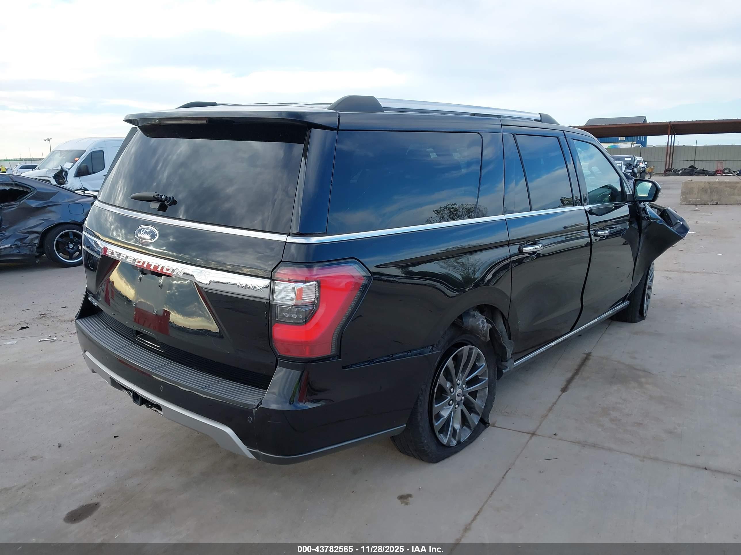 FORD EXPEDITION image 4