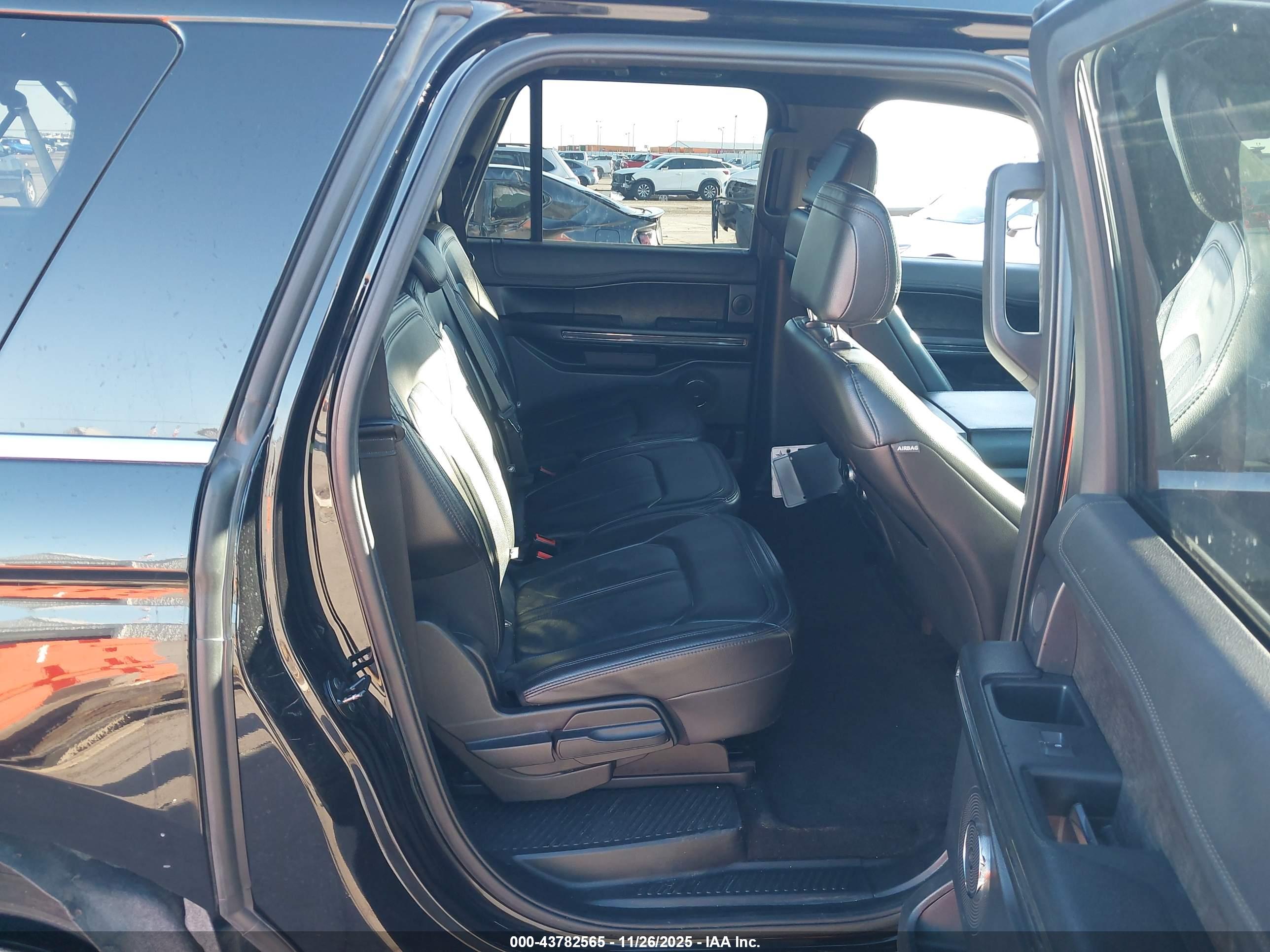 FORD EXPEDITION image 8