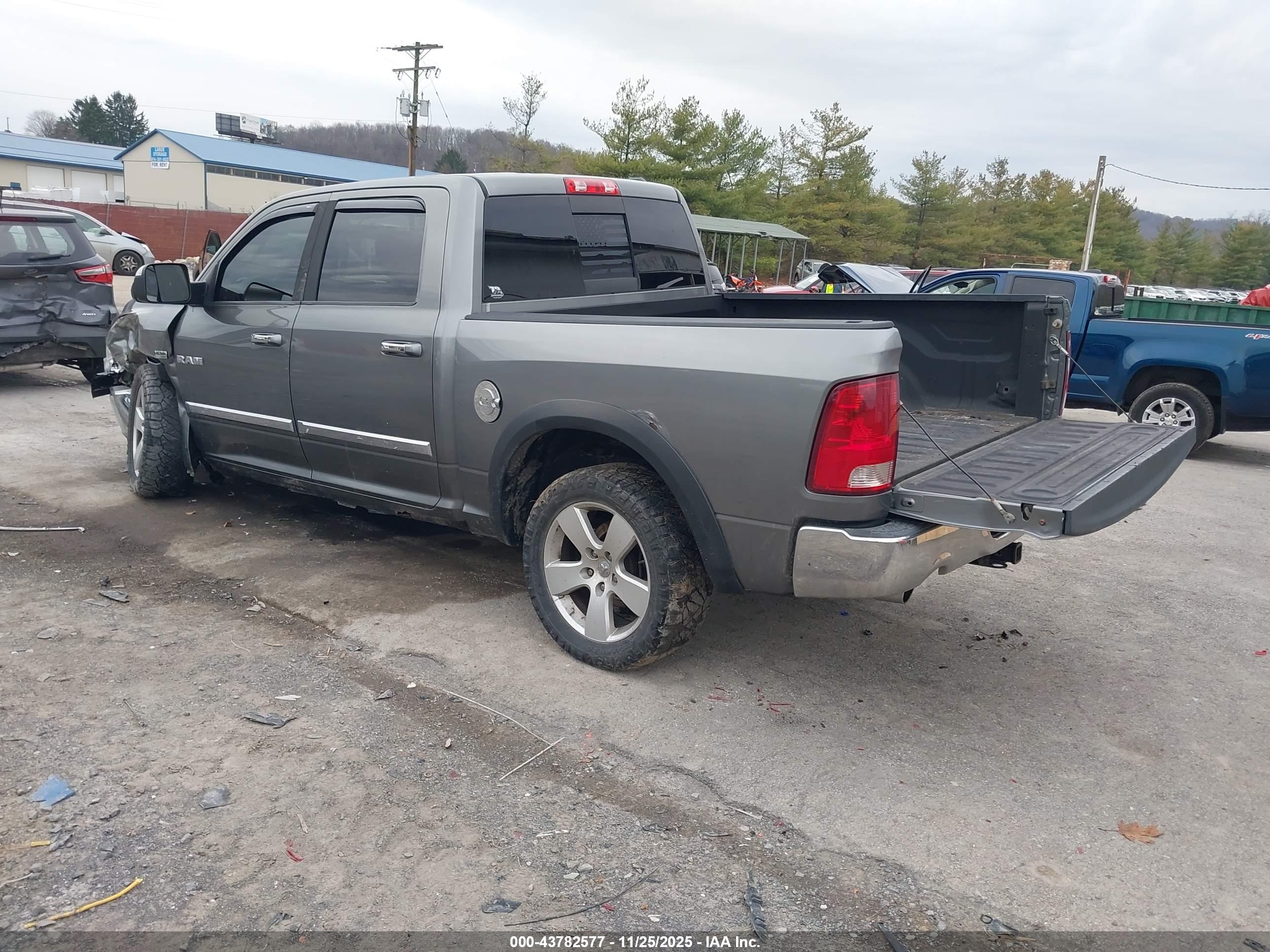 DODGE RAM image 3