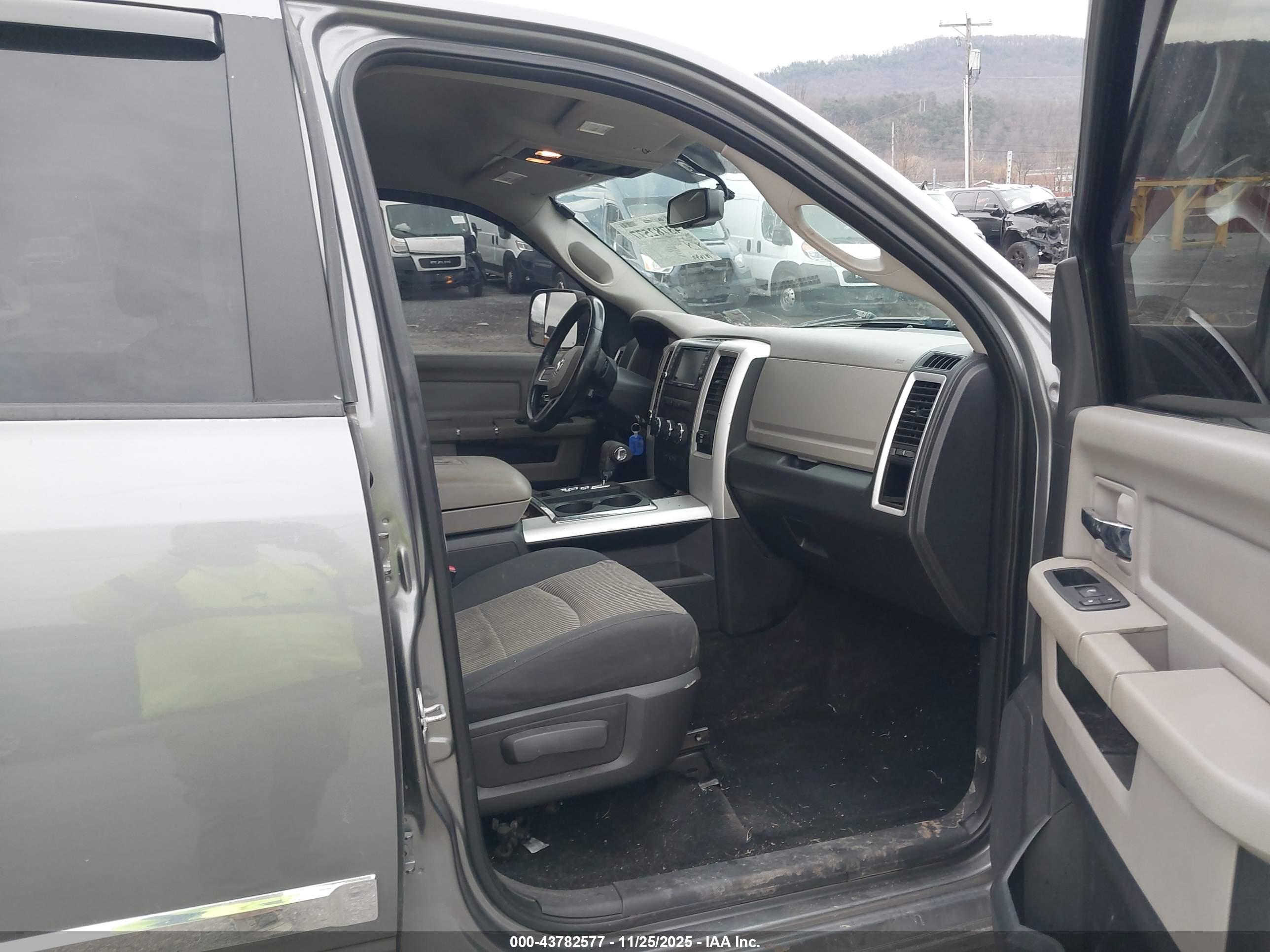 DODGE RAM image 5