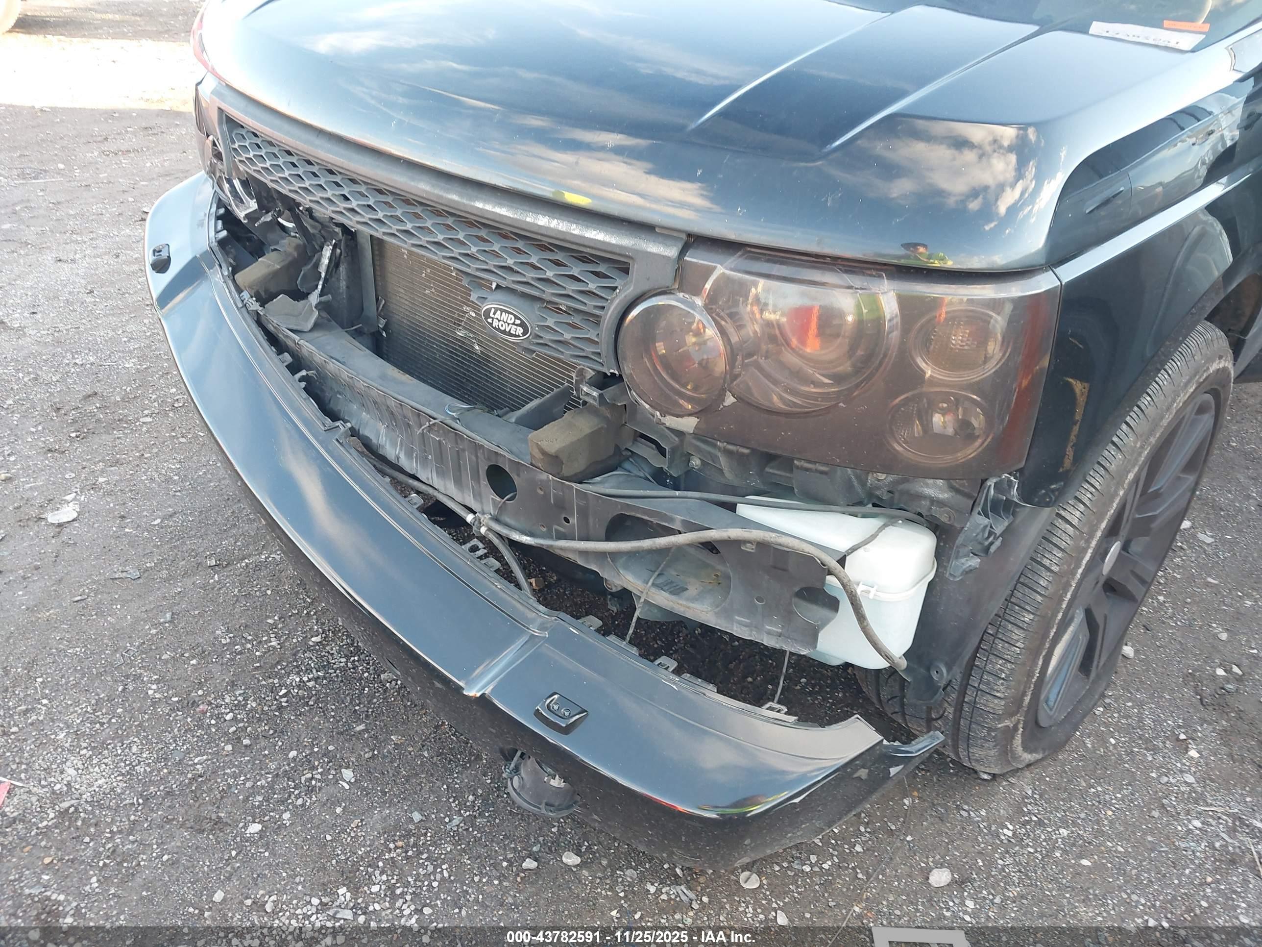 LAND ROVER image 6