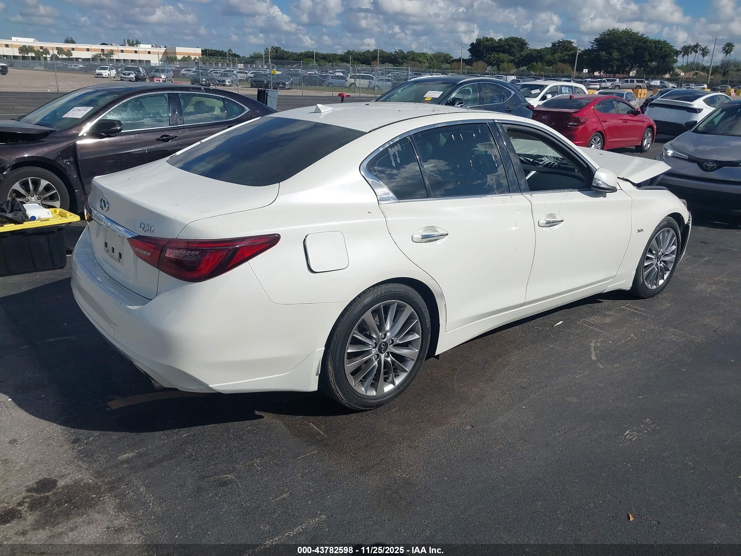 INFINITI Q50 image 4