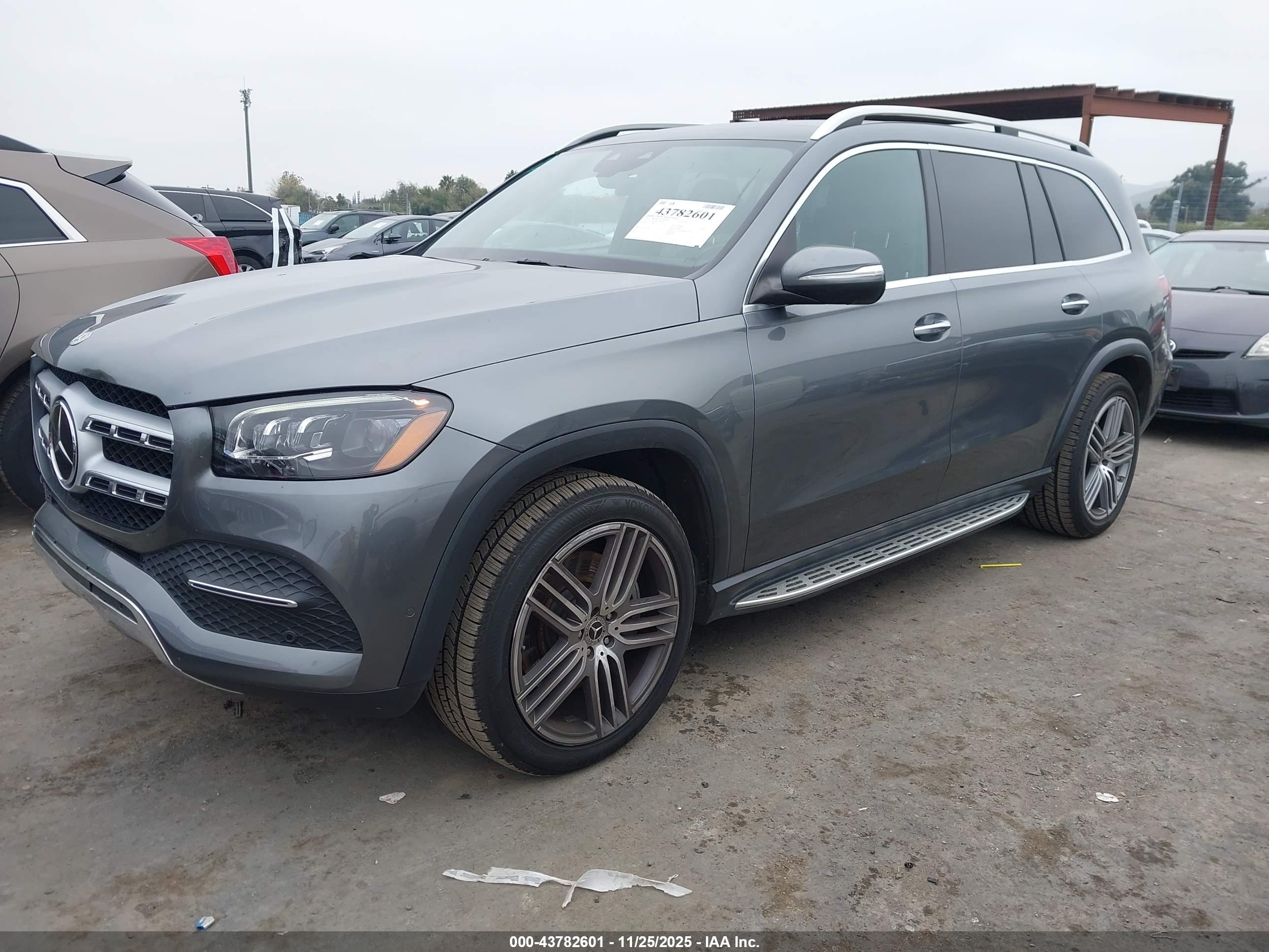 MERCEDES-BENZ GLS image 2