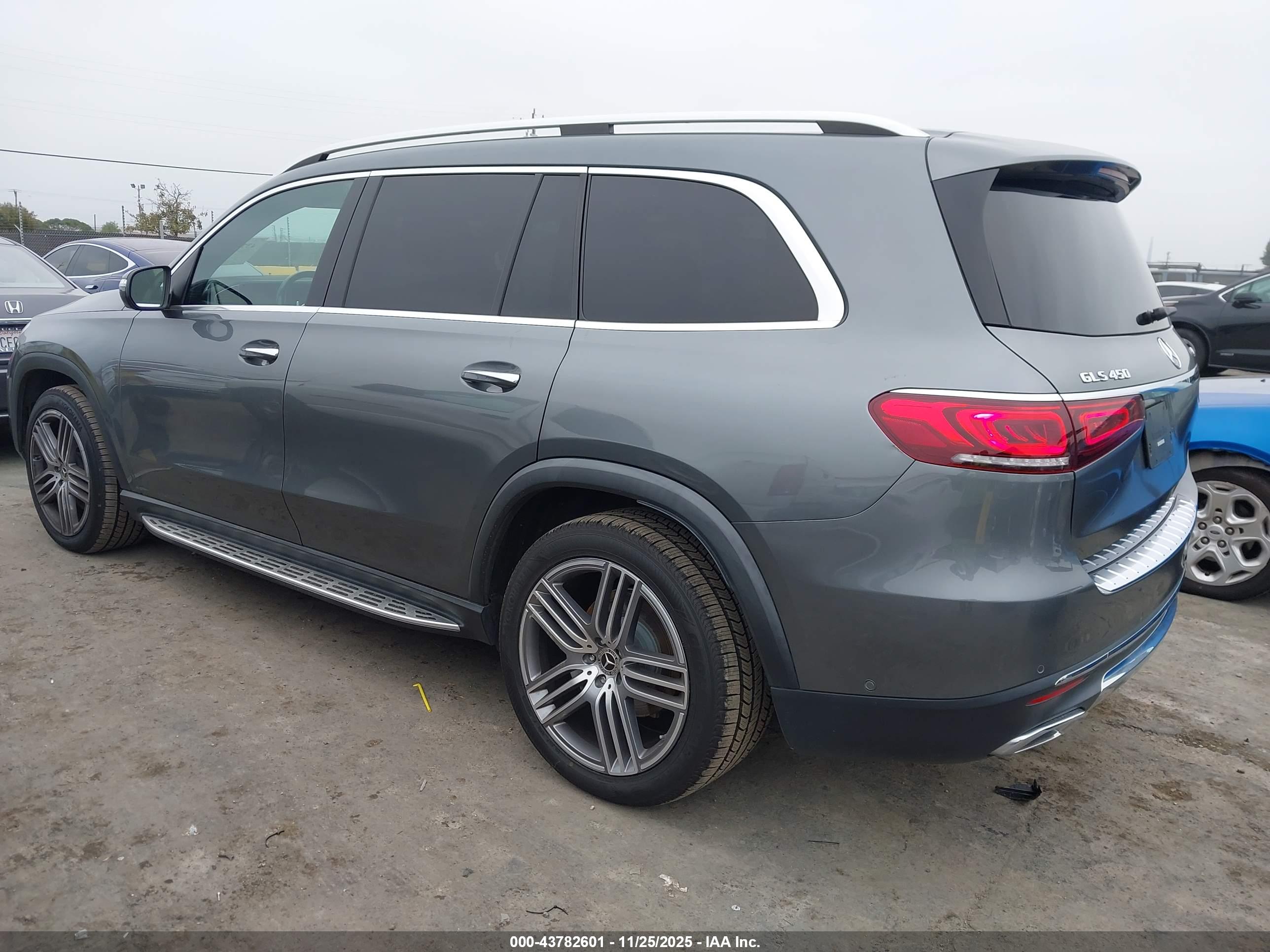 MERCEDES-BENZ GLS image 3