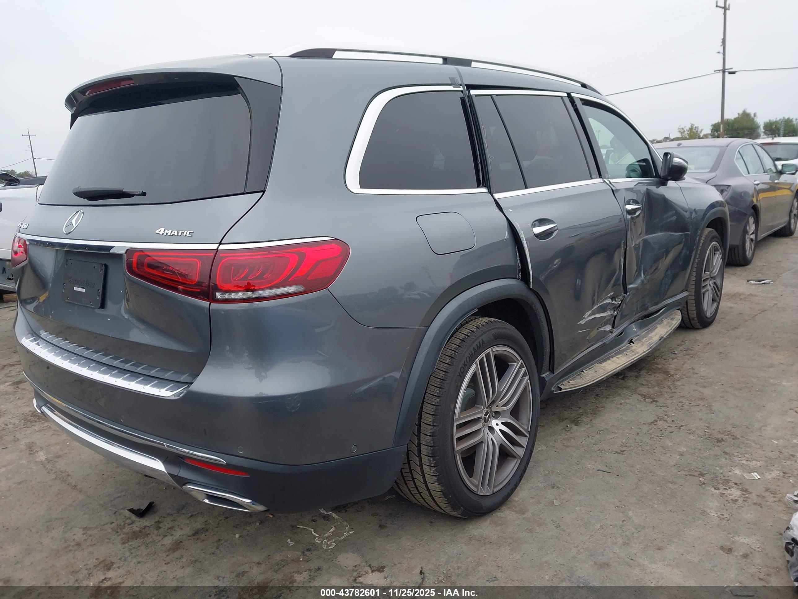 MERCEDES-BENZ GLS image 4