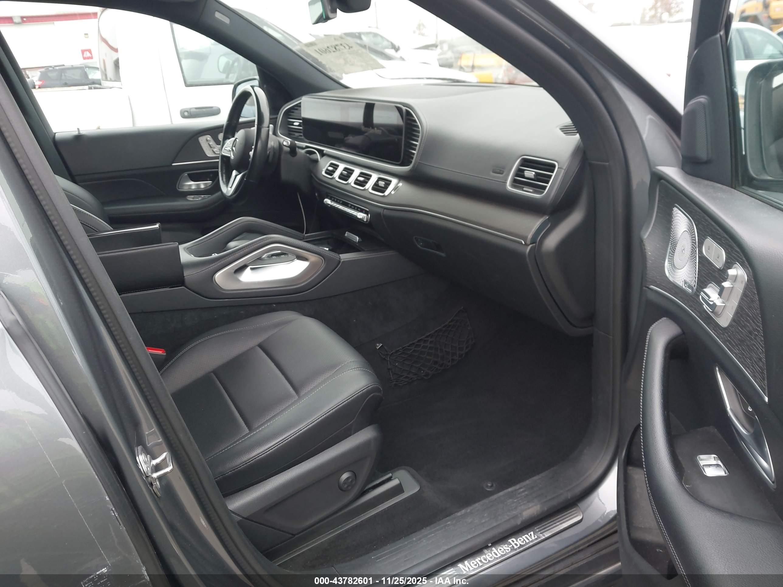 MERCEDES-BENZ GLS image 5