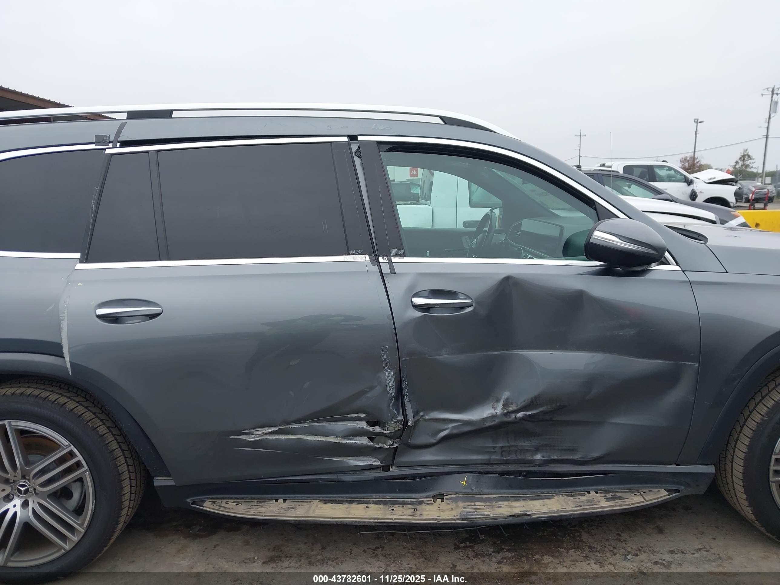 MERCEDES-BENZ GLS image 6