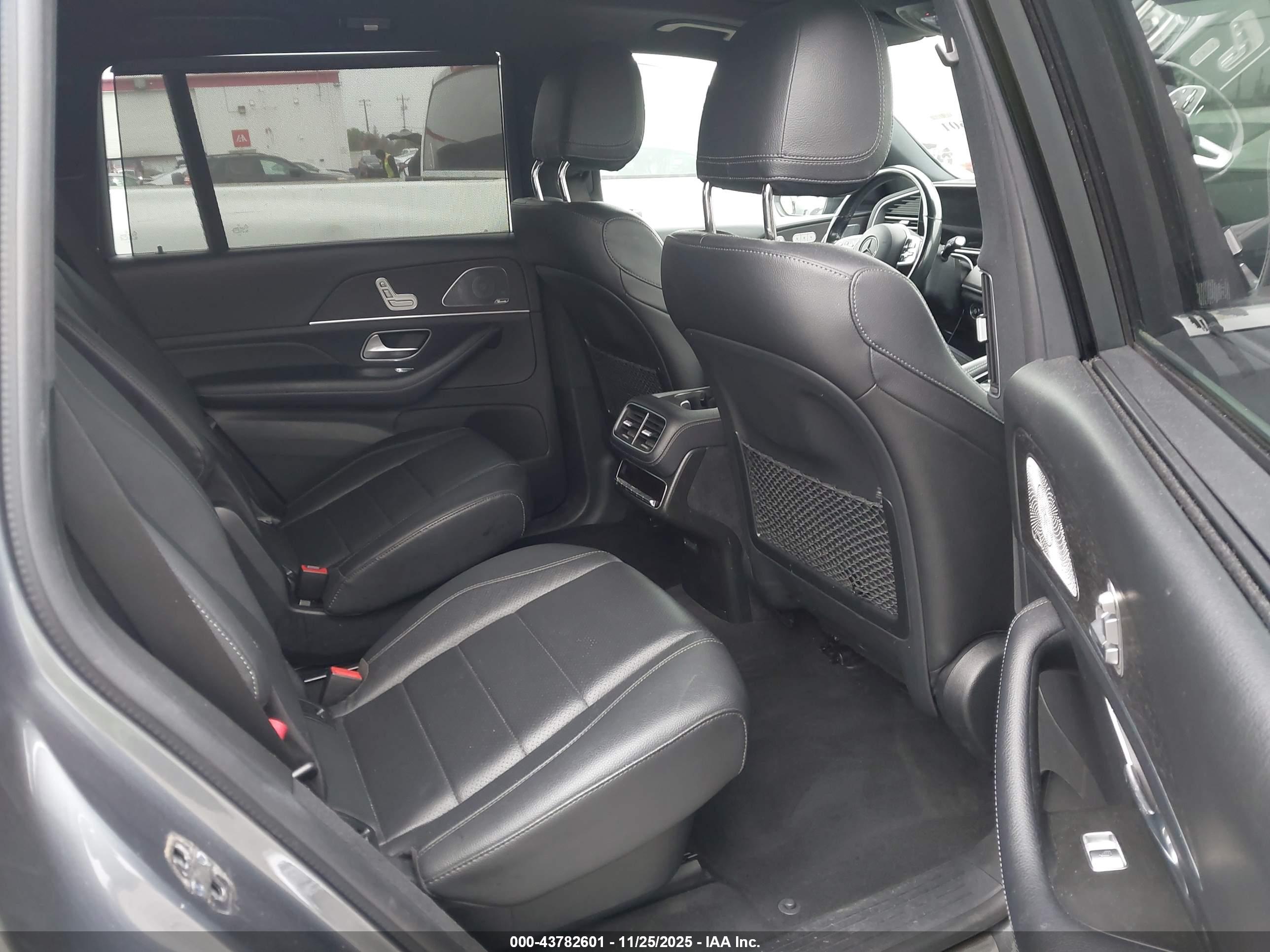 MERCEDES-BENZ GLS image 8