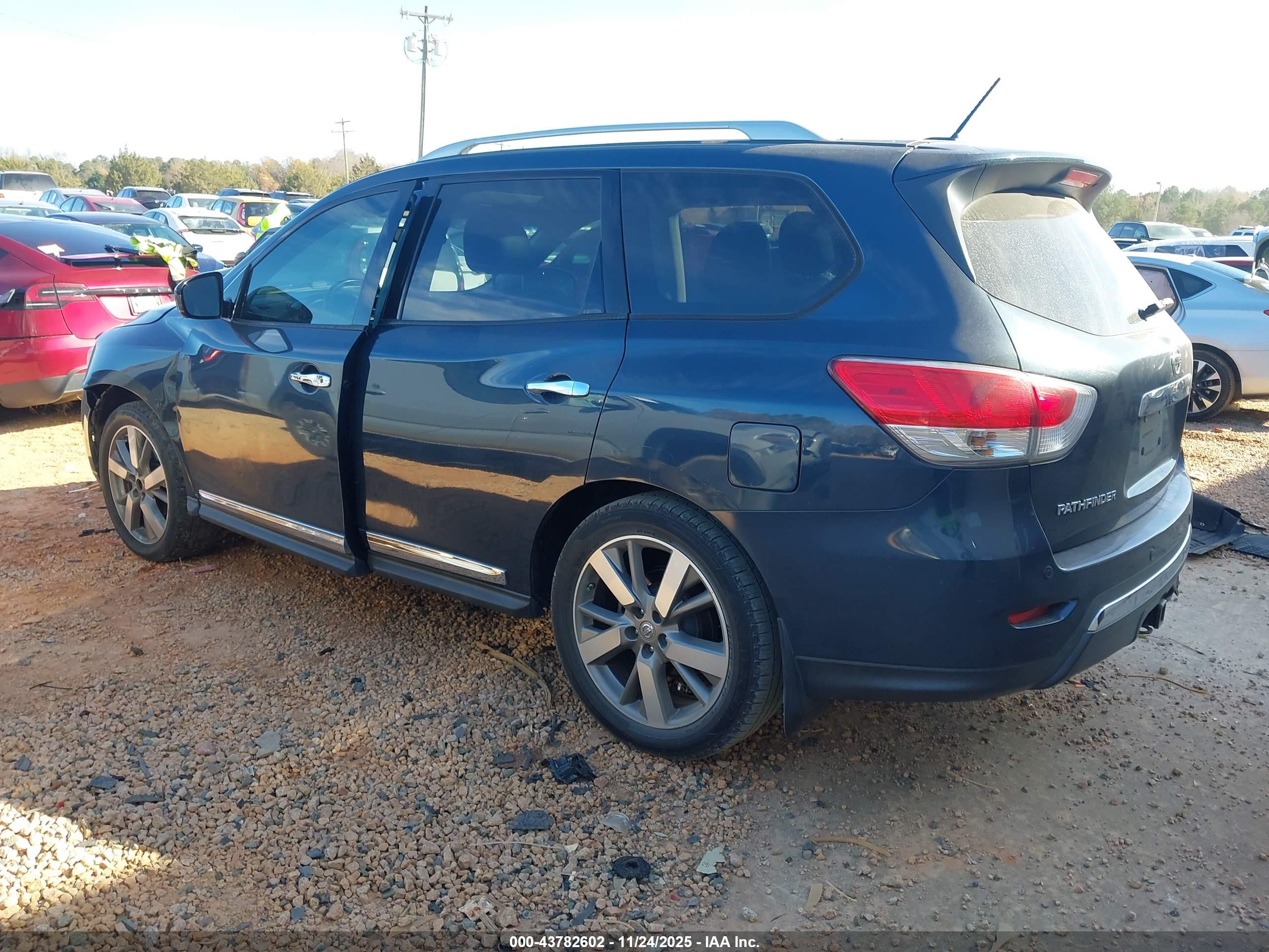NISSAN PATHFINDER image 3