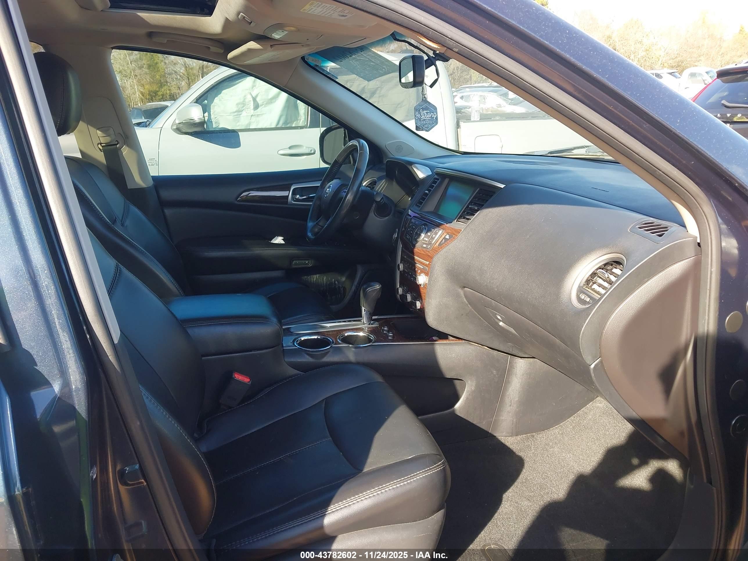 NISSAN PATHFINDER image 5