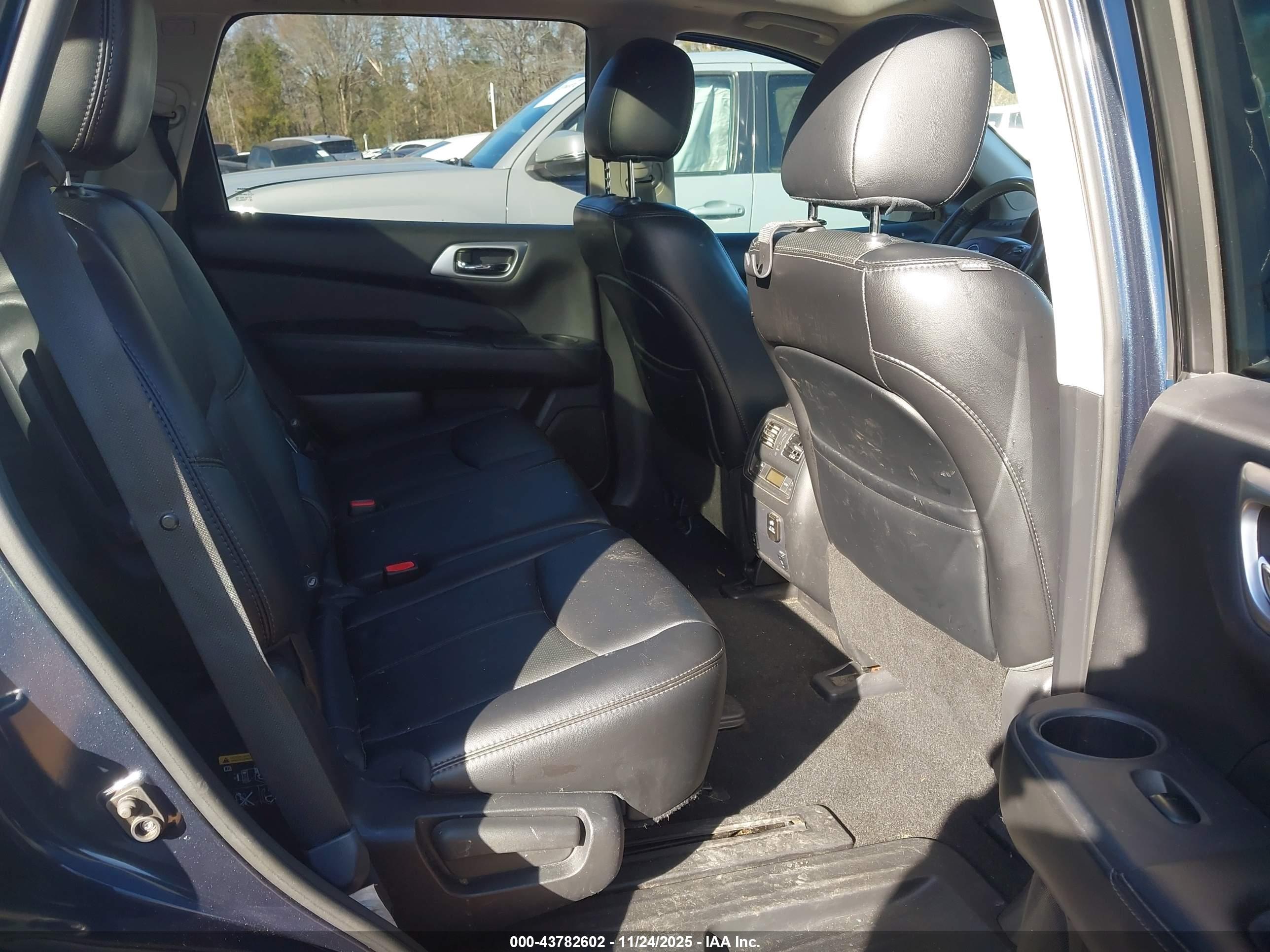 NISSAN PATHFINDER image 8