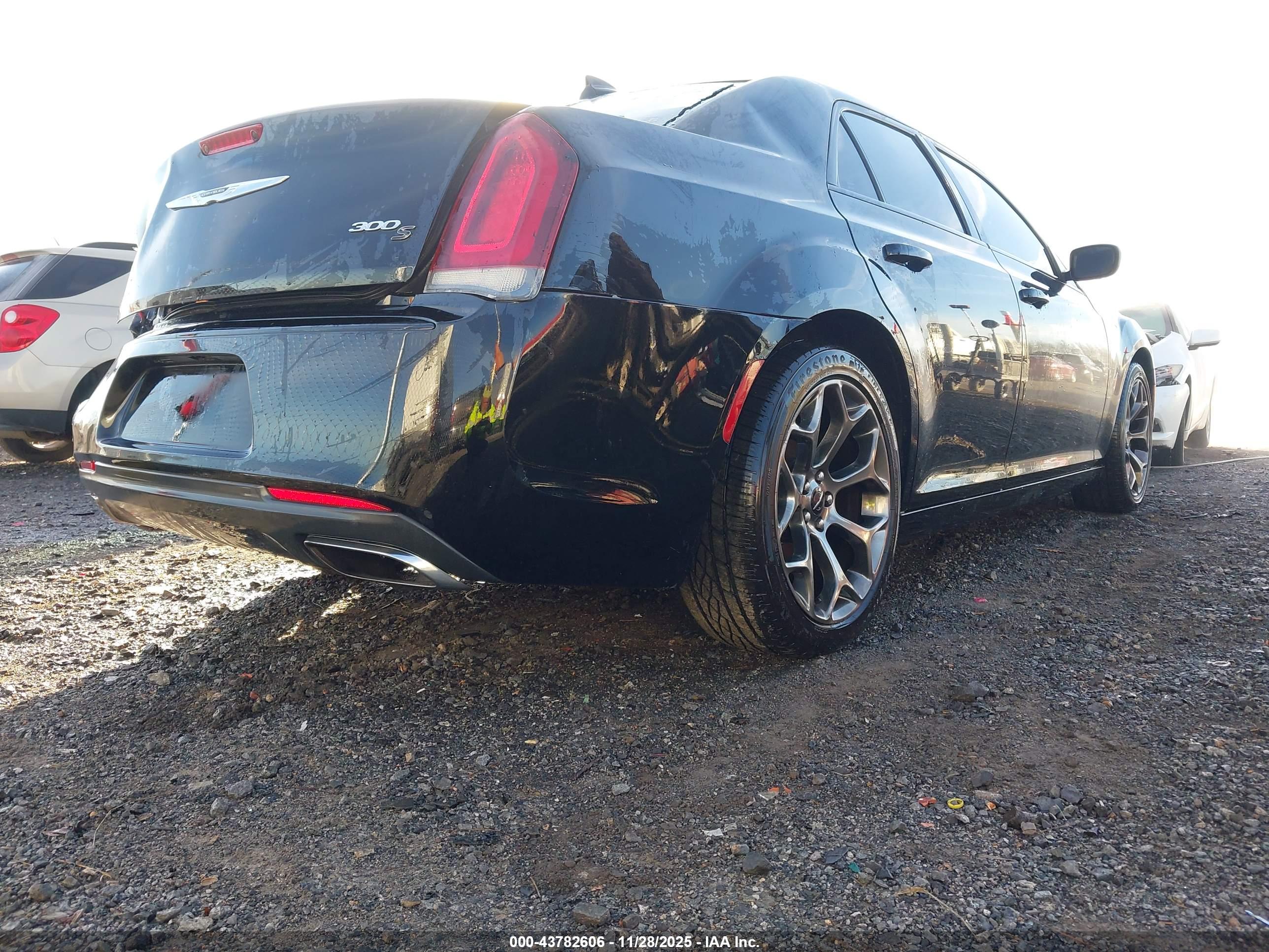 CHRYSLER 300 image 4