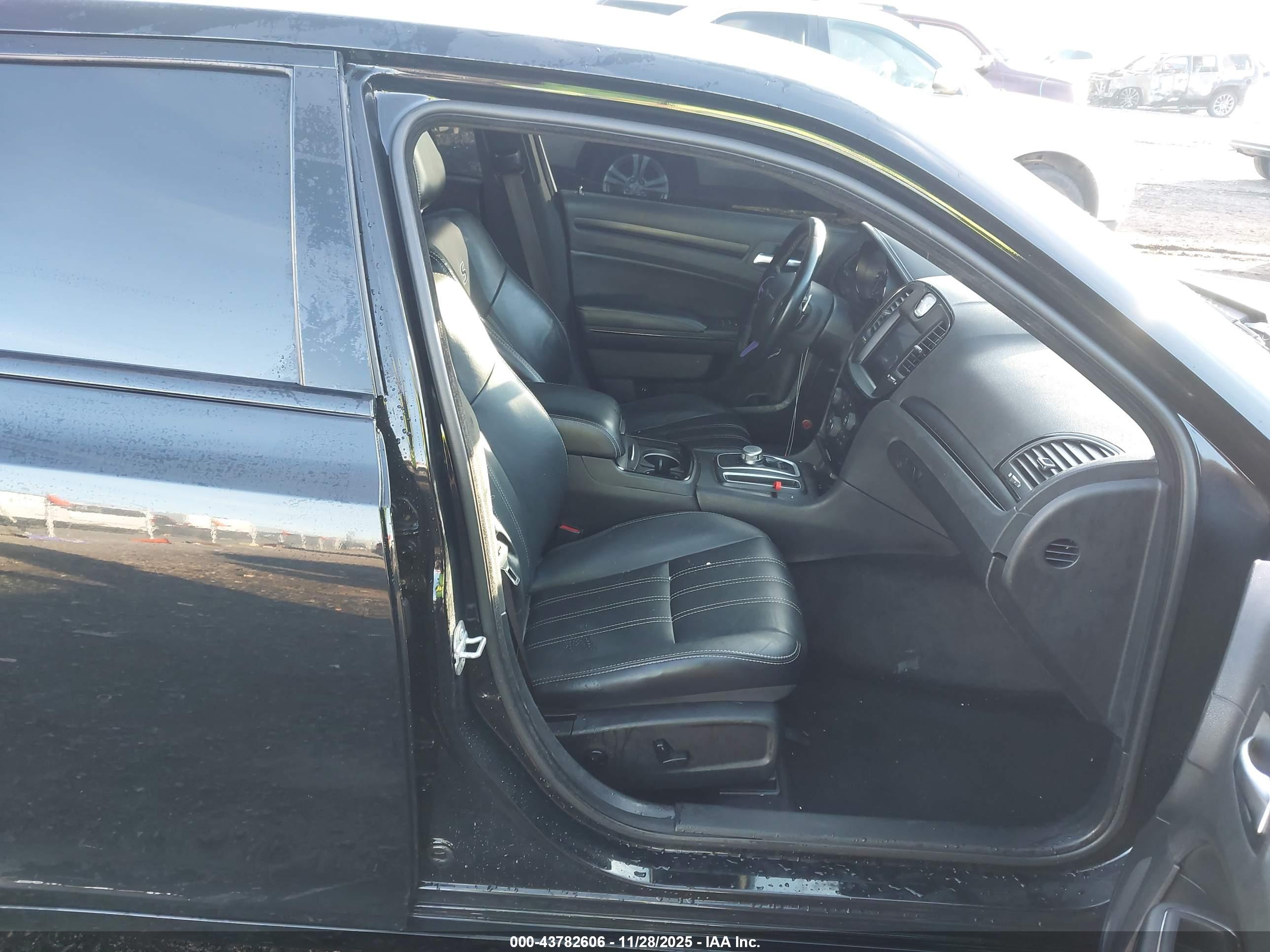 CHRYSLER 300 image 5