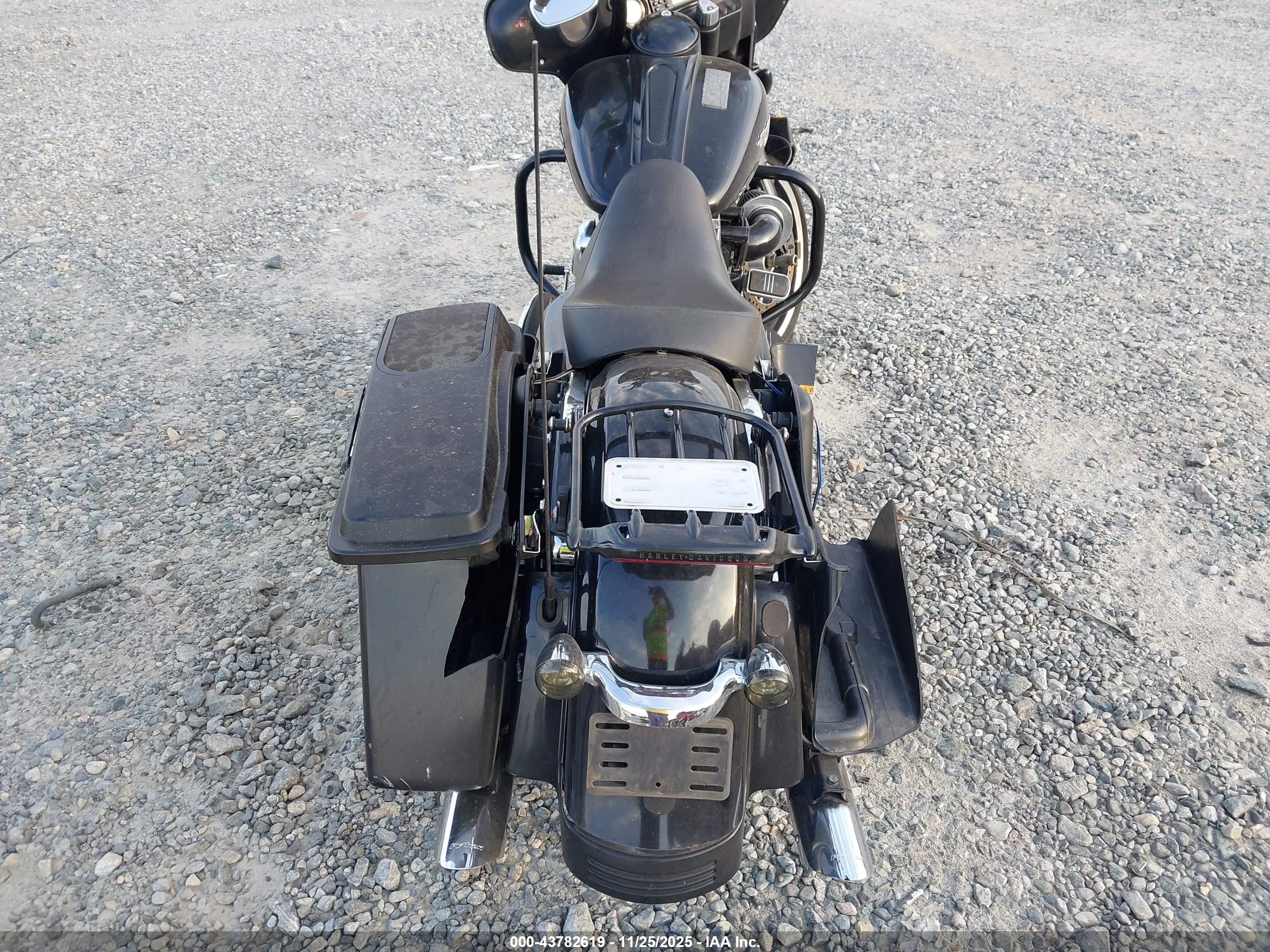 HARLEY-DAVIDSON FLHX image 6