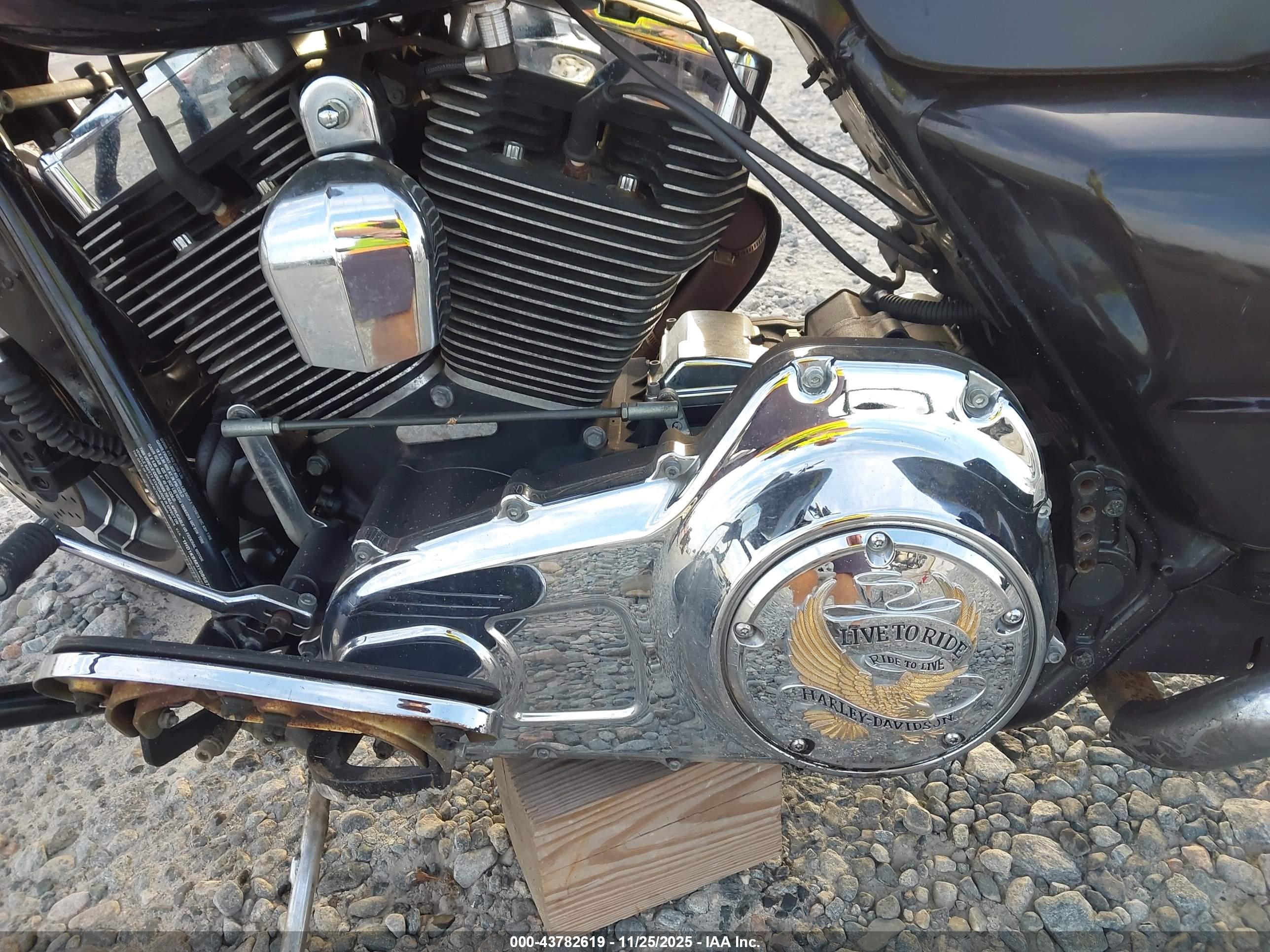 HARLEY-DAVIDSON FLHX image 9