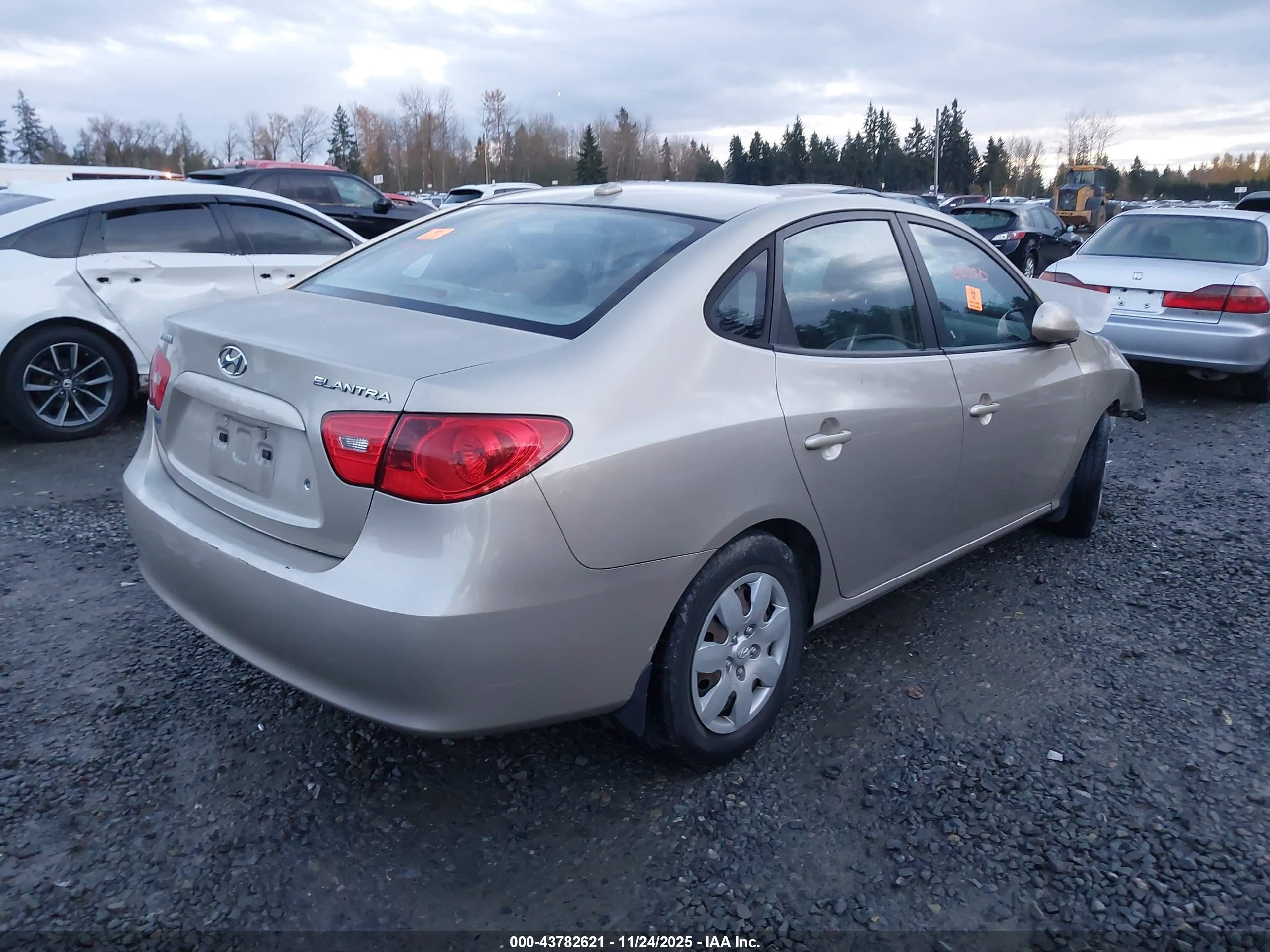 HYUNDAI ELANTRA image 4