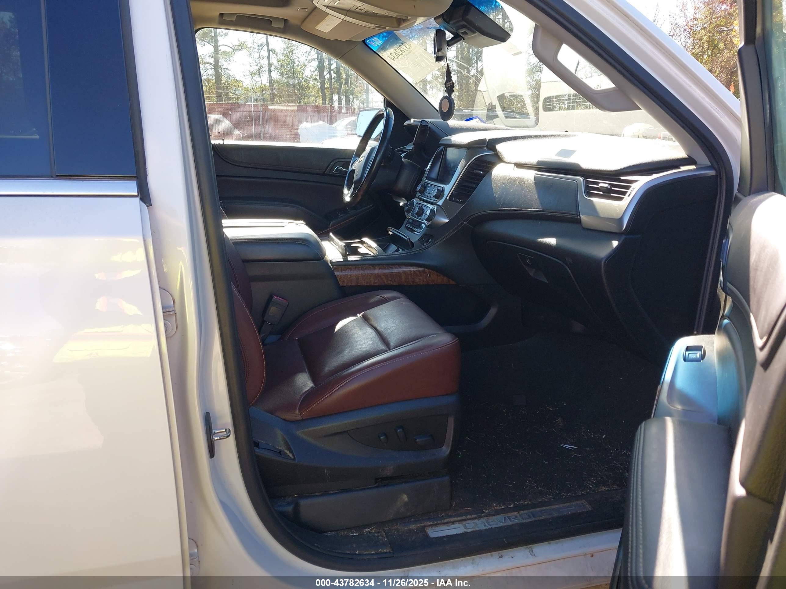 CHEVROLET TAHOE image 5