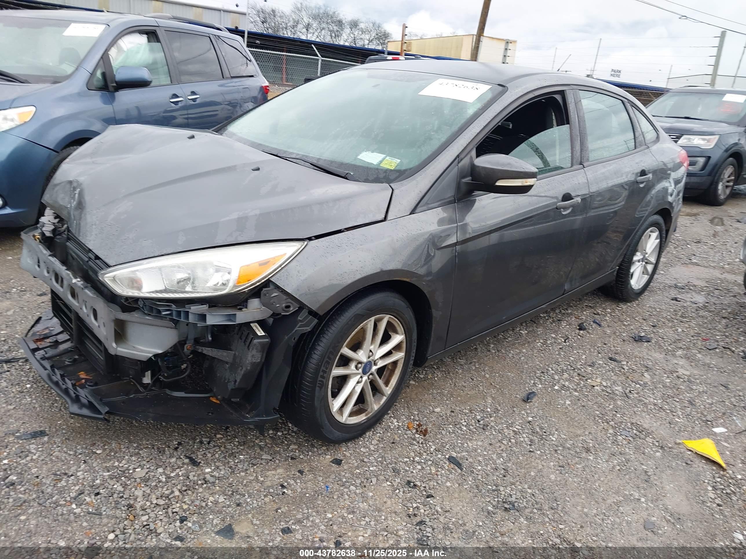 FORD FOCUS image 2