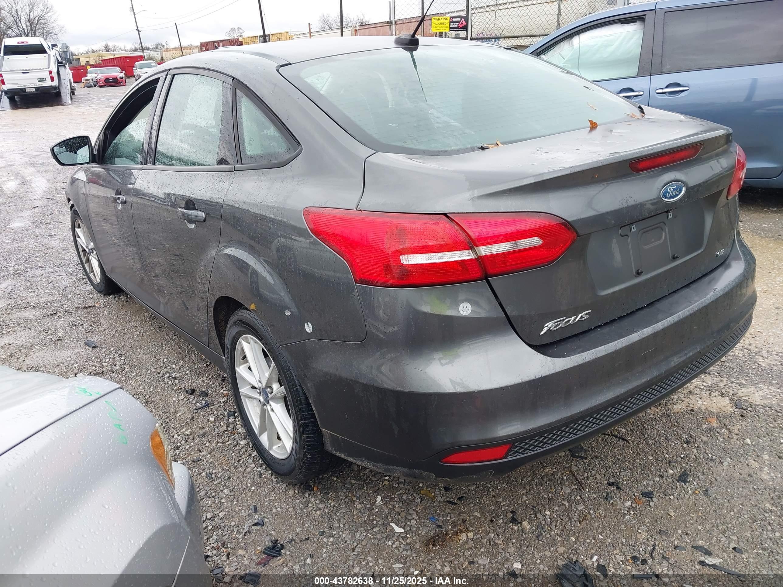 FORD FOCUS image 3
