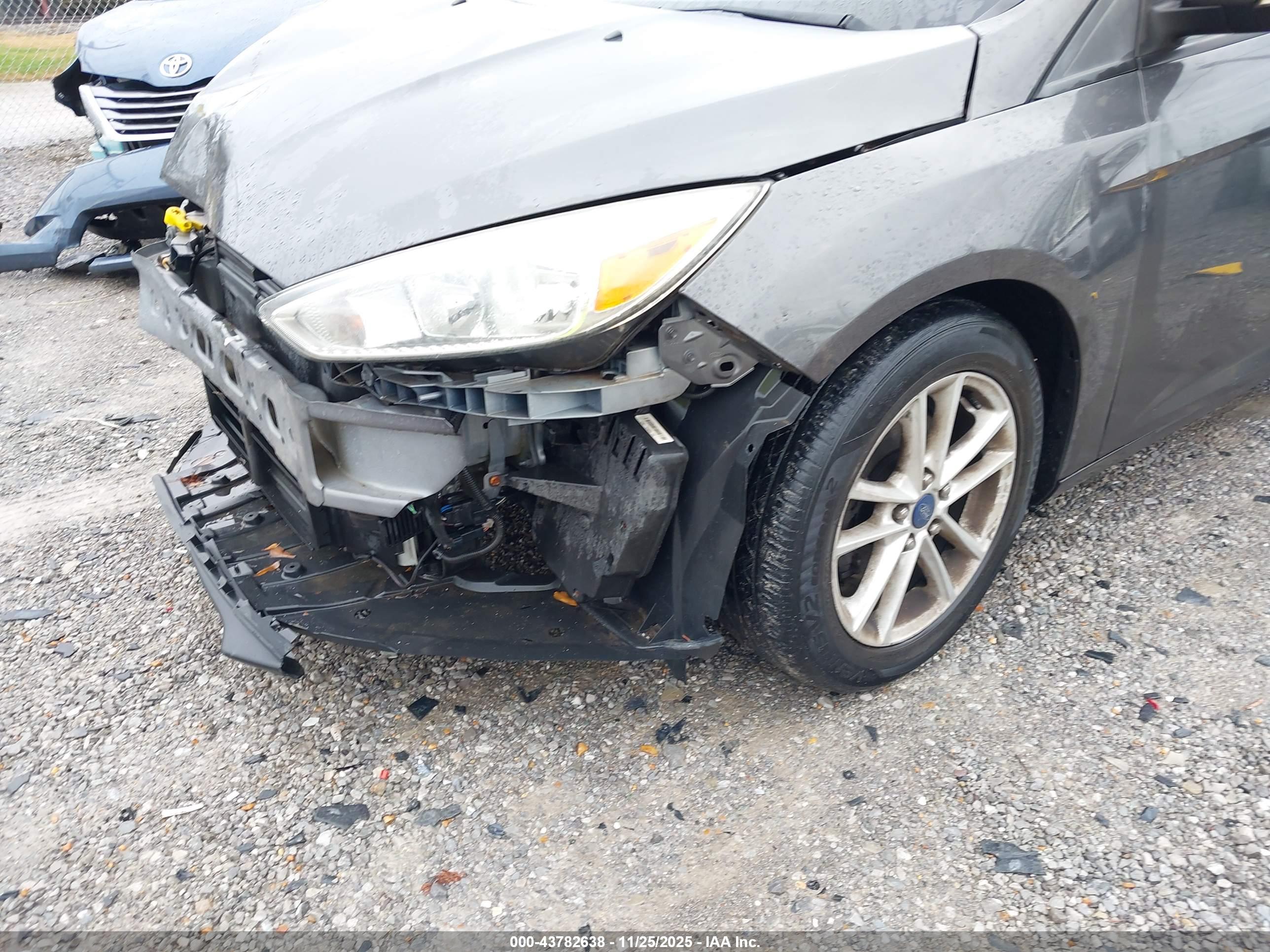 FORD FOCUS image 6