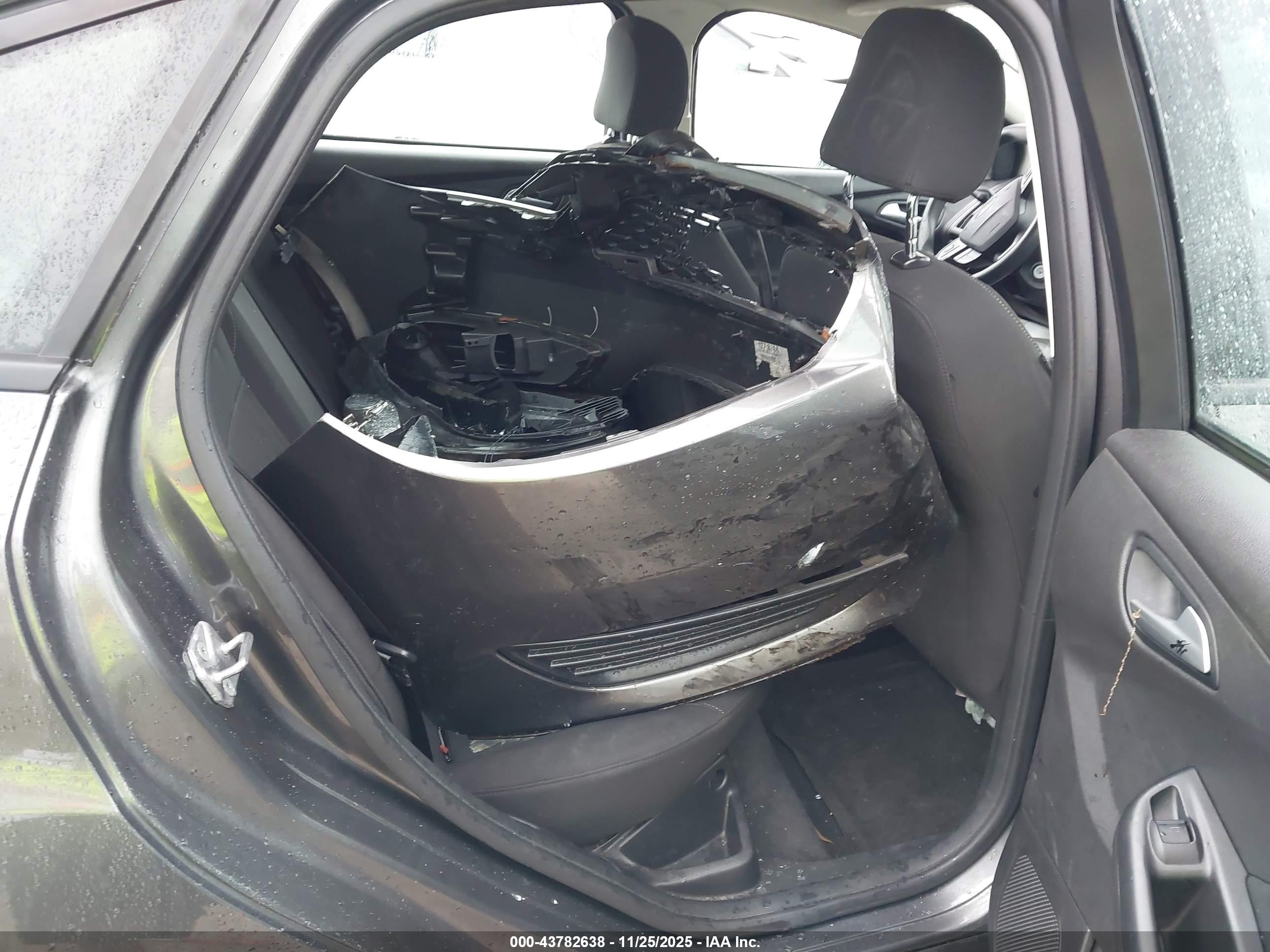 FORD FOCUS image 8