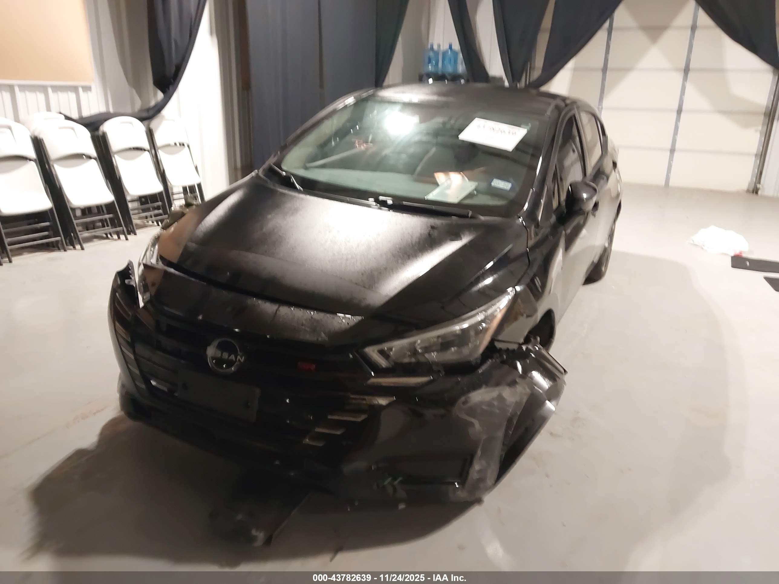NISSAN VERSA image 2