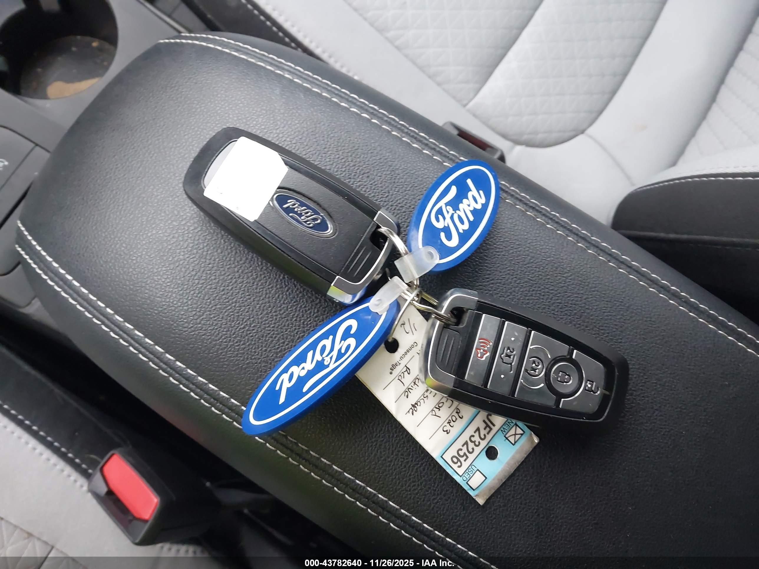 FORD ESCAPE image 11