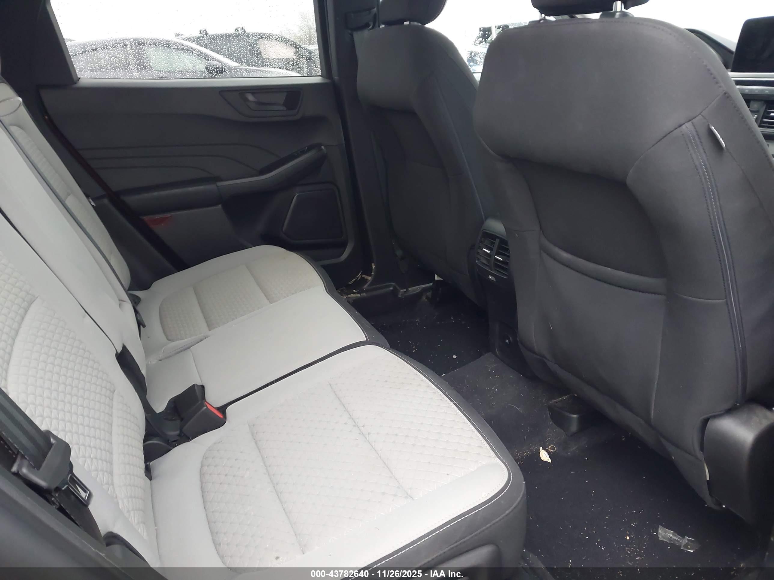 FORD ESCAPE image 8