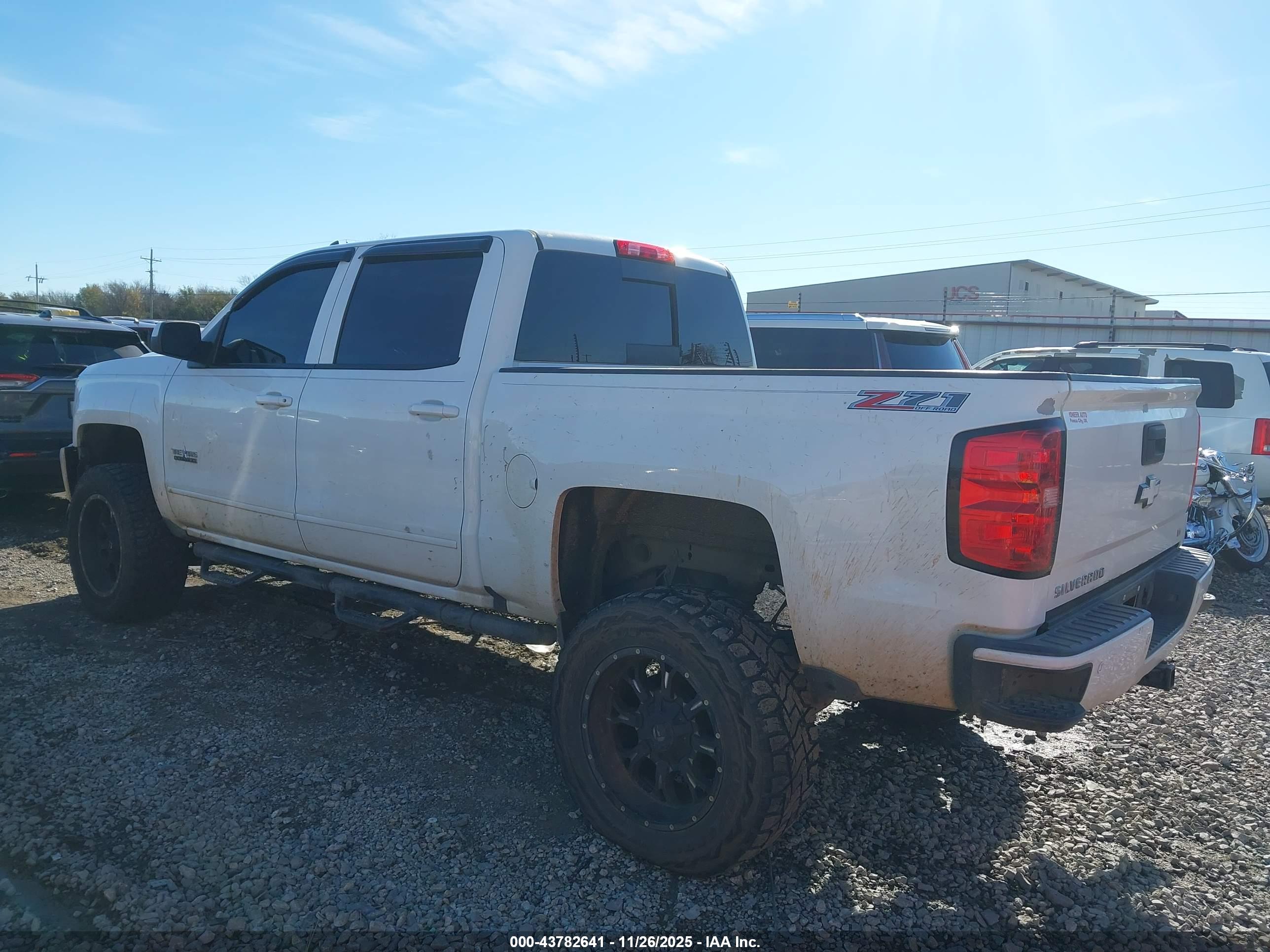 CHEVROLET SILVERADO image 3