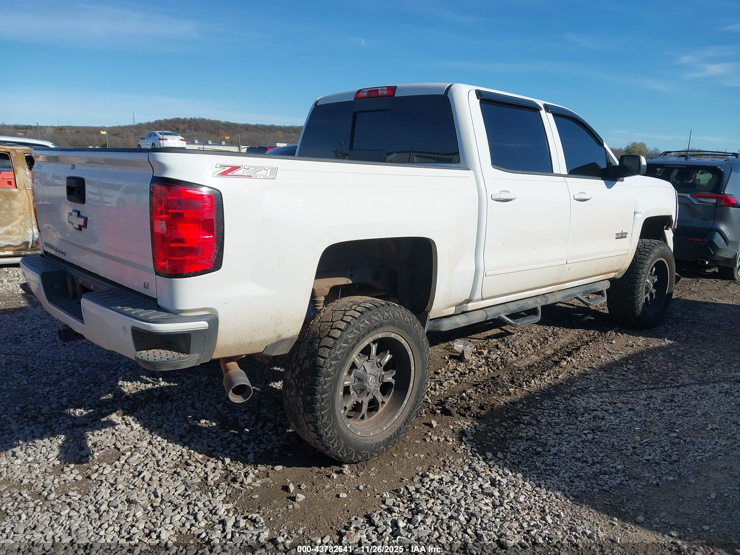 CHEVROLET SILVERADO image 4
